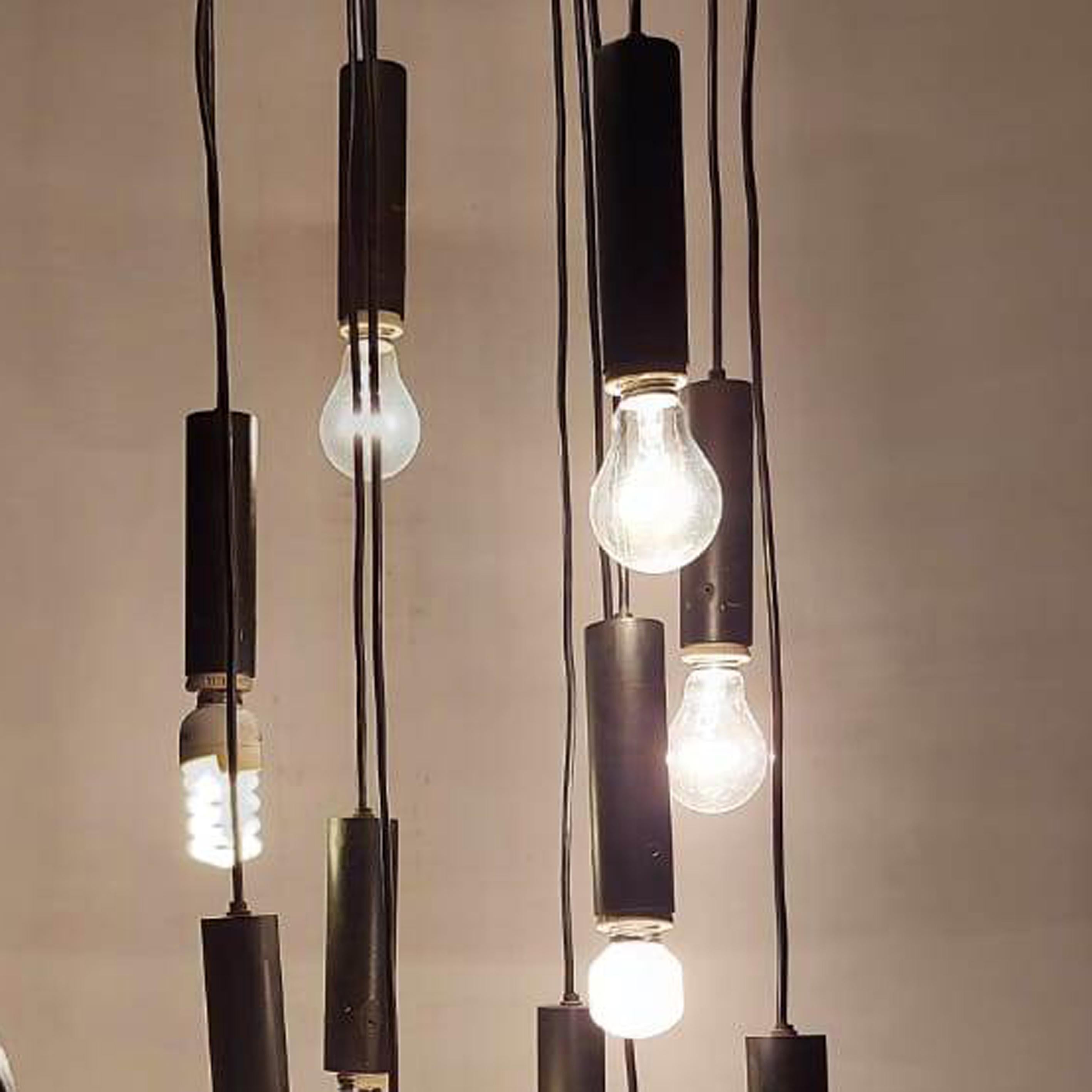 Lampadario a cascata con 12 lampade a sospensione attribuite  a Stilnovo, Italia anni '60 in vendita 8