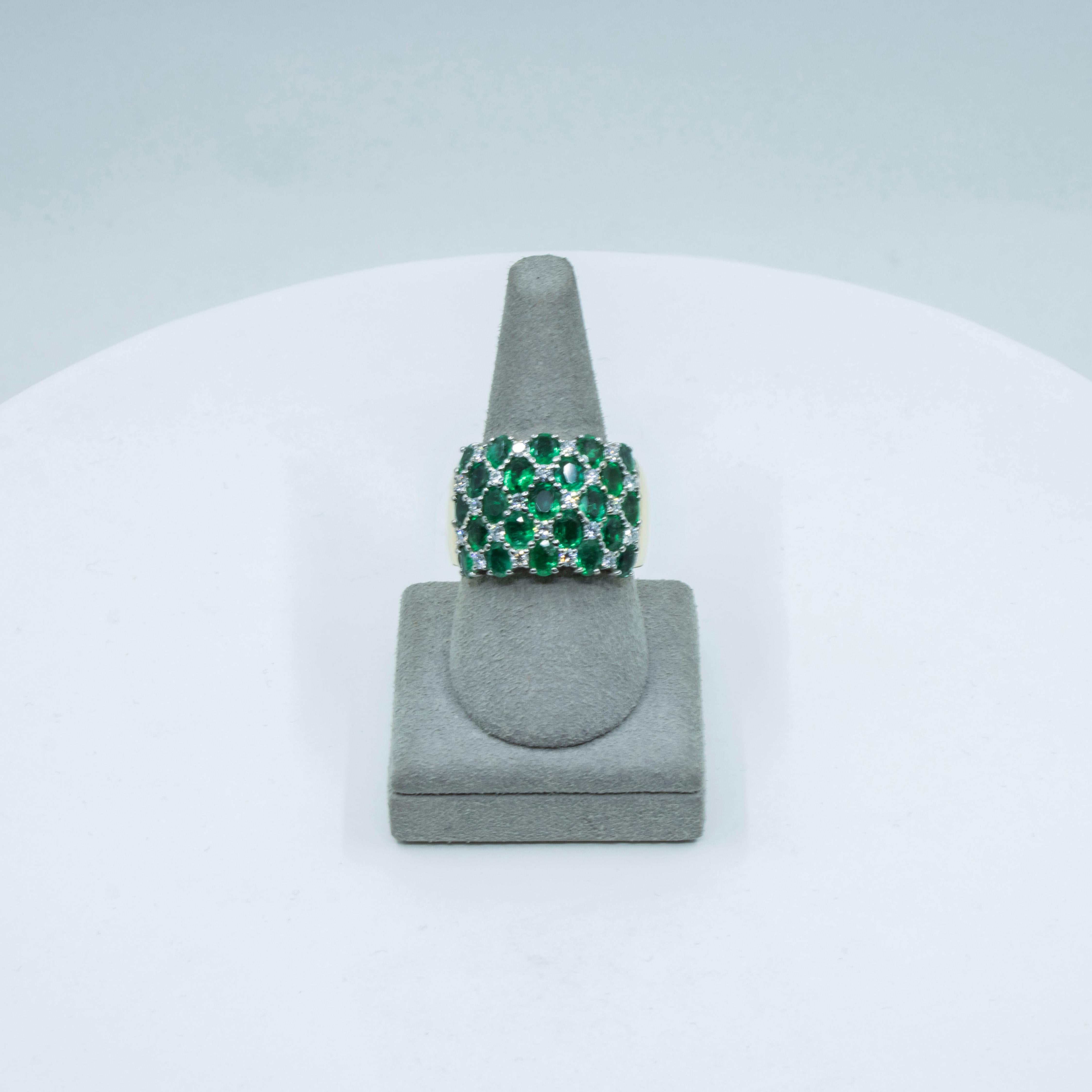 4,50 Karat Ovalschliff Grüner Smaragd mit rundem Diamanten im Ovalschliff Mode-Ring Damen im Angebot
