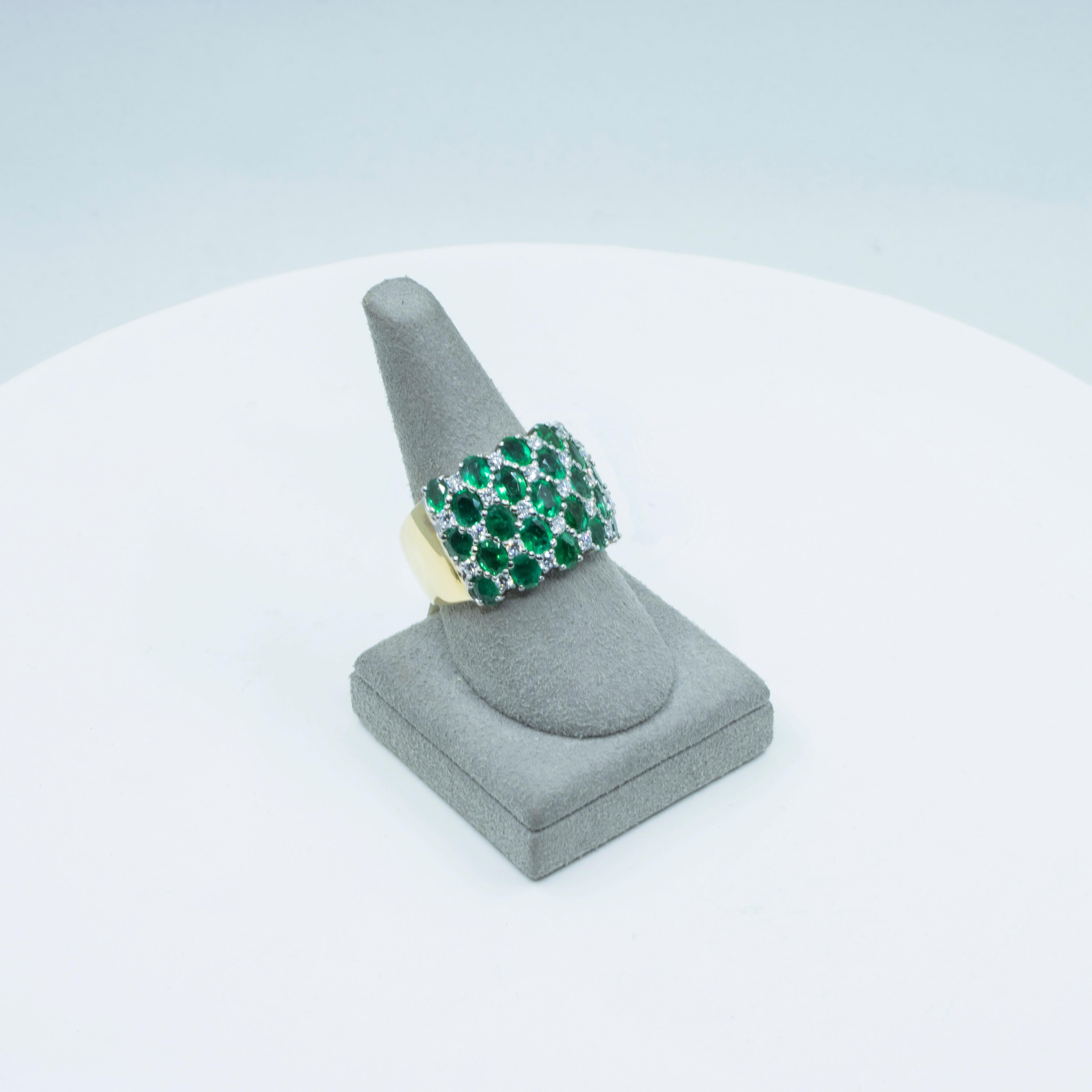 4,50 Karat Ovalschliff Grüner Smaragd mit rundem Diamanten im Ovalschliff Mode-Ring im Angebot 1