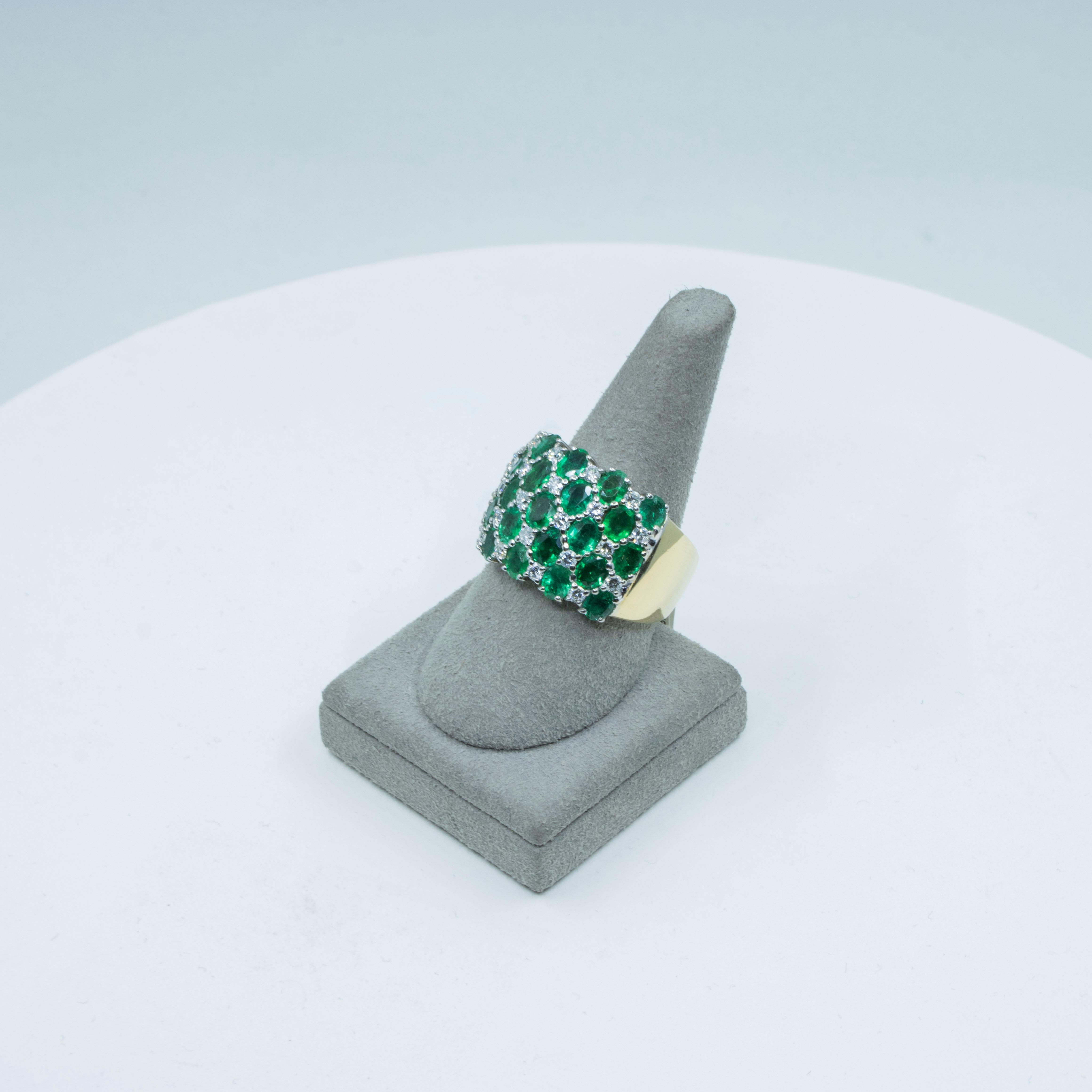 4,50 Karat Ovalschliff Grüner Smaragd mit rundem Diamanten im Ovalschliff Mode-Ring im Angebot 2
