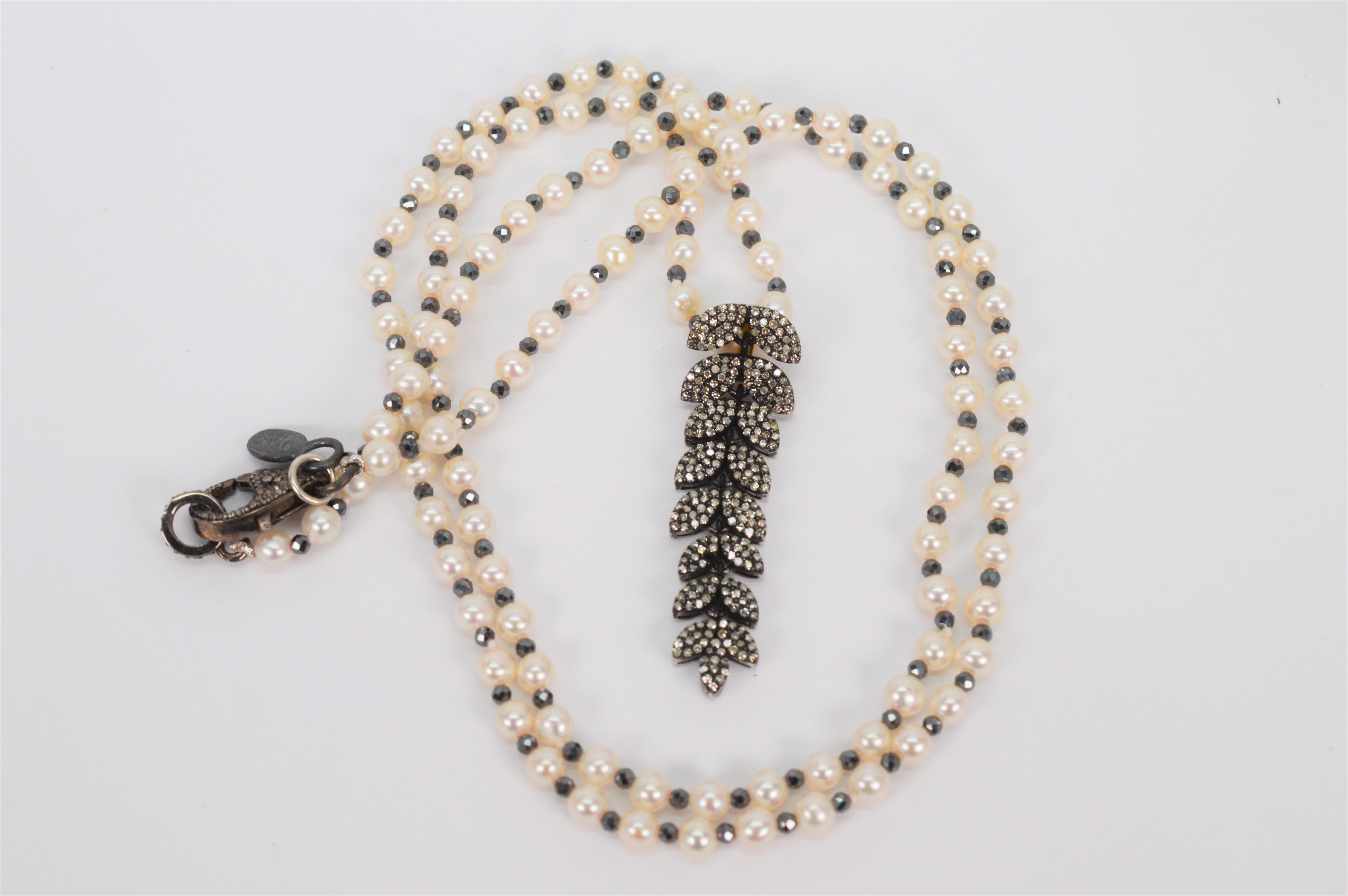 Collier pendentif en argent et perles avec diamants en cascade Neuf - En vente à Mount Kisco, NY