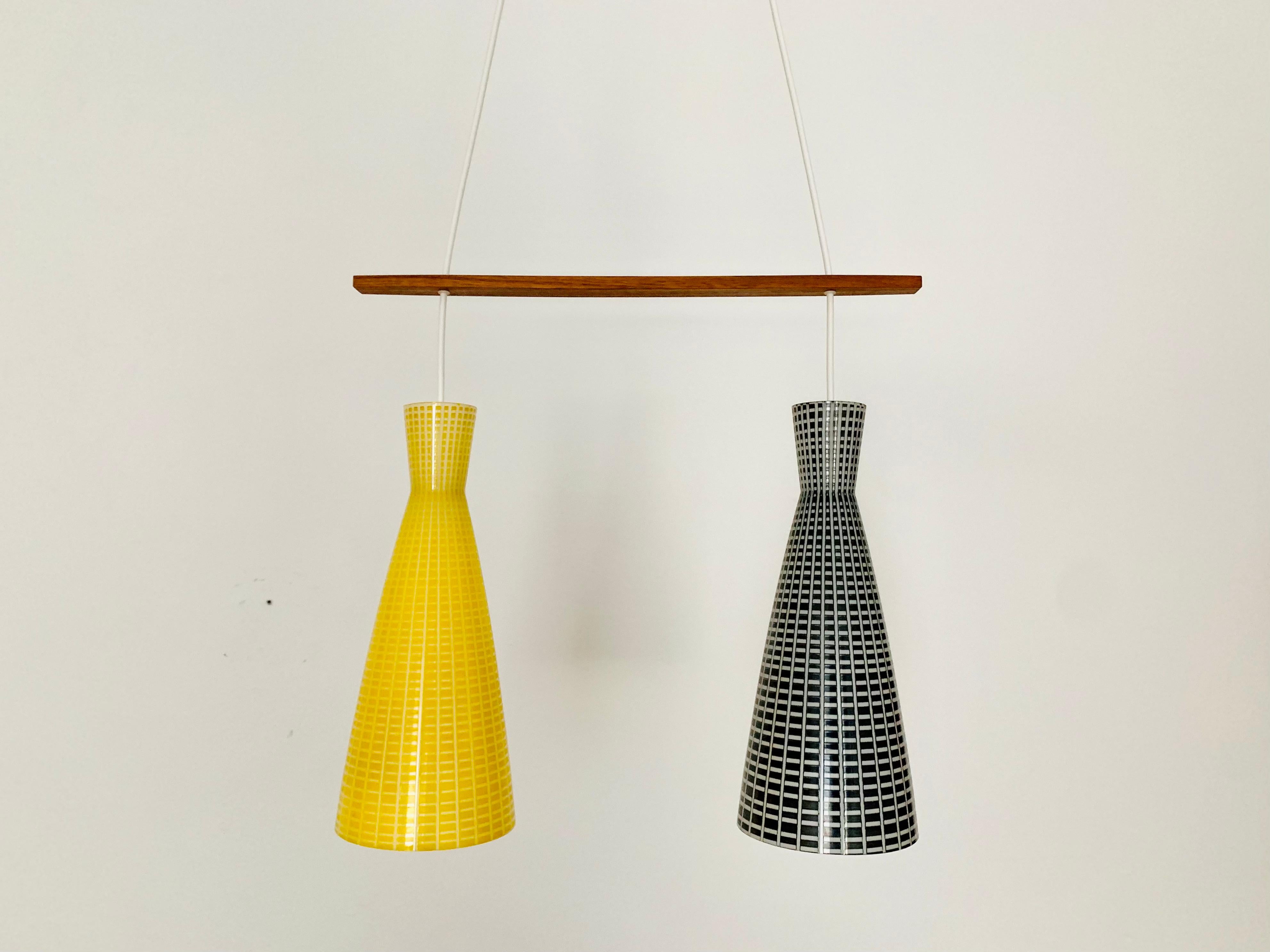 Wonderful cascade lamp from the 1950s.
Extremely beautiful design with a wonderful pattern.
Extremely beautiful lighting atmosphere with both direct and indirect light.

Manufacturer: Peill and Putzler
Design: Aloys Gangkofner

Condition:

Very good