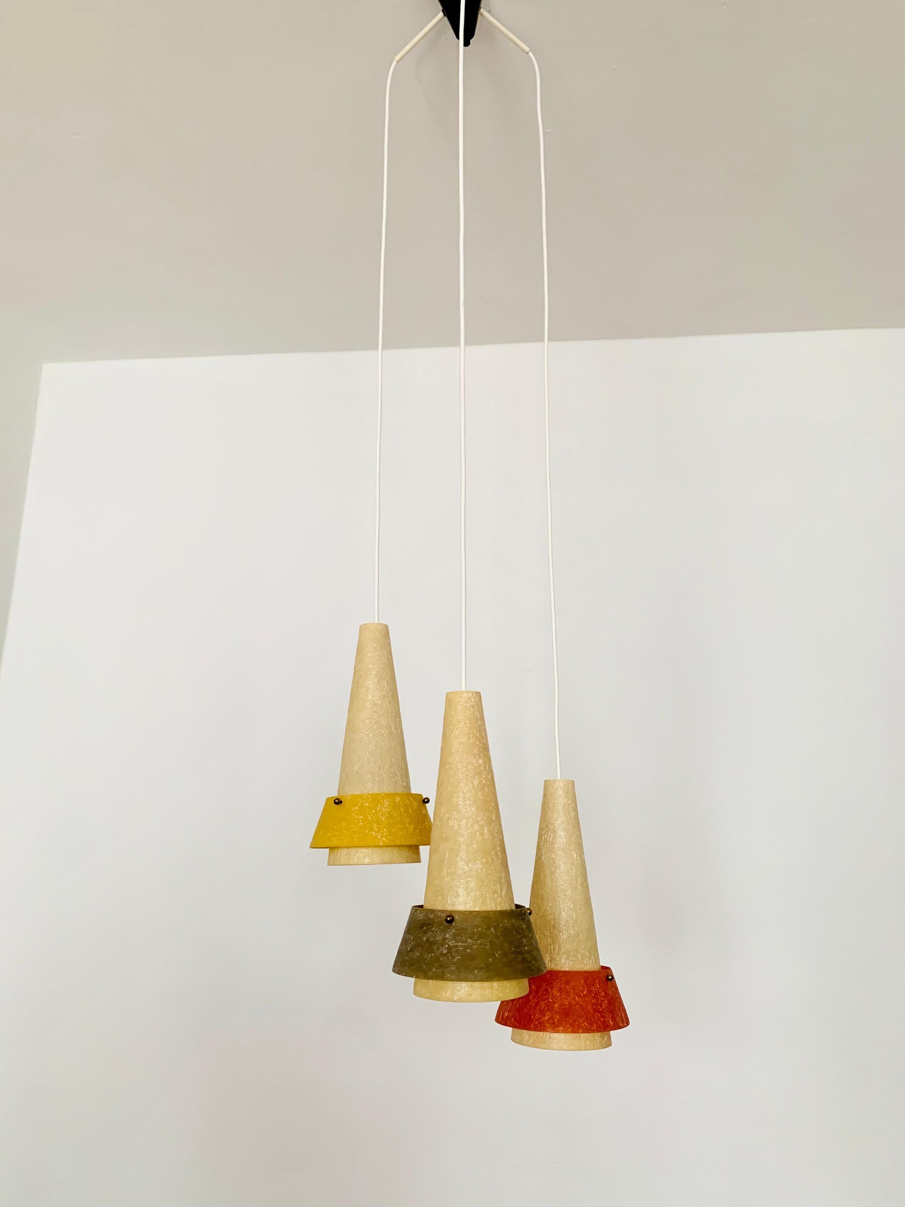 Mid-Century Modern Lampe en cascade avec abat-jour en fibre de verre en vente