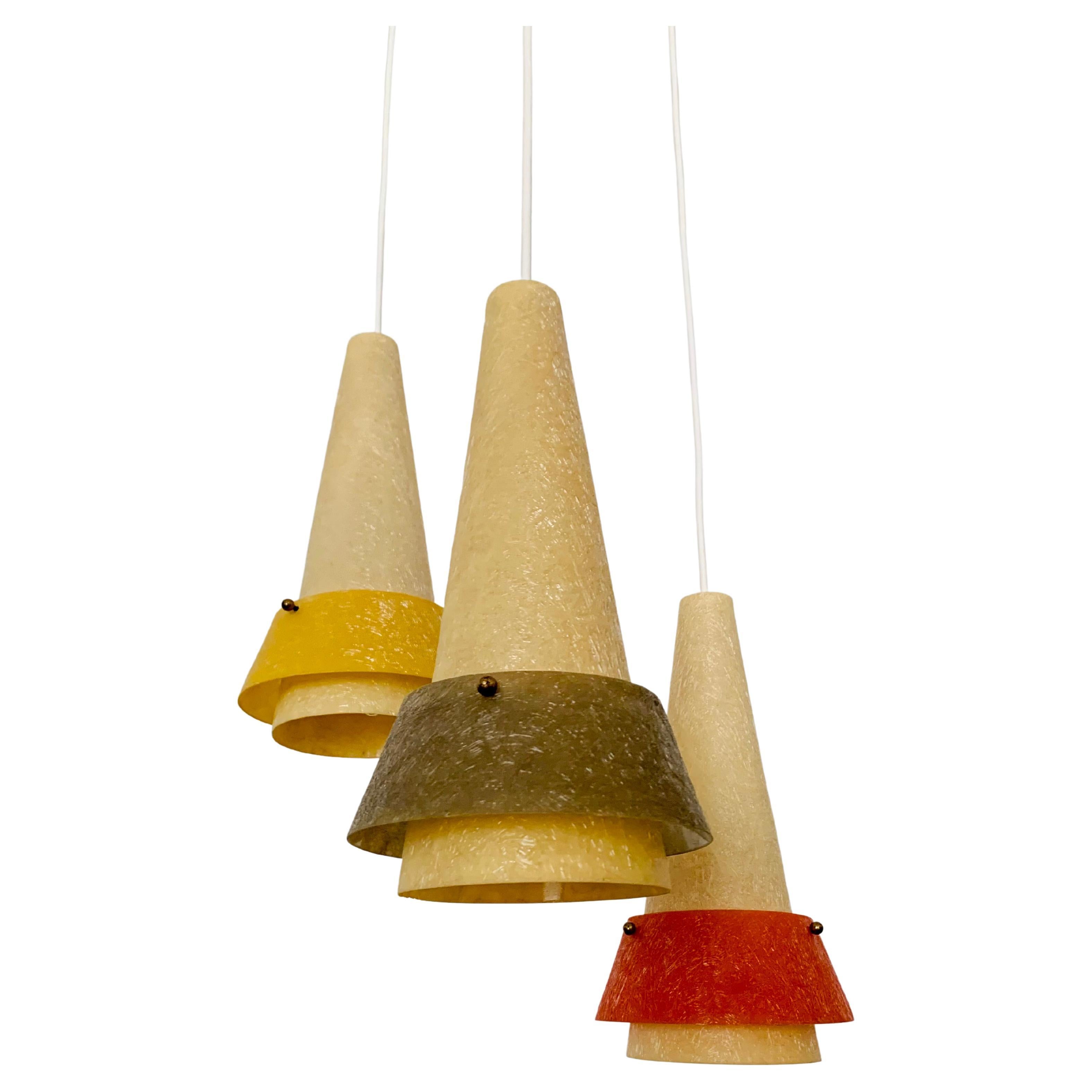 Cascading-Lampe mit Lampenschirmen aus Fiberglas