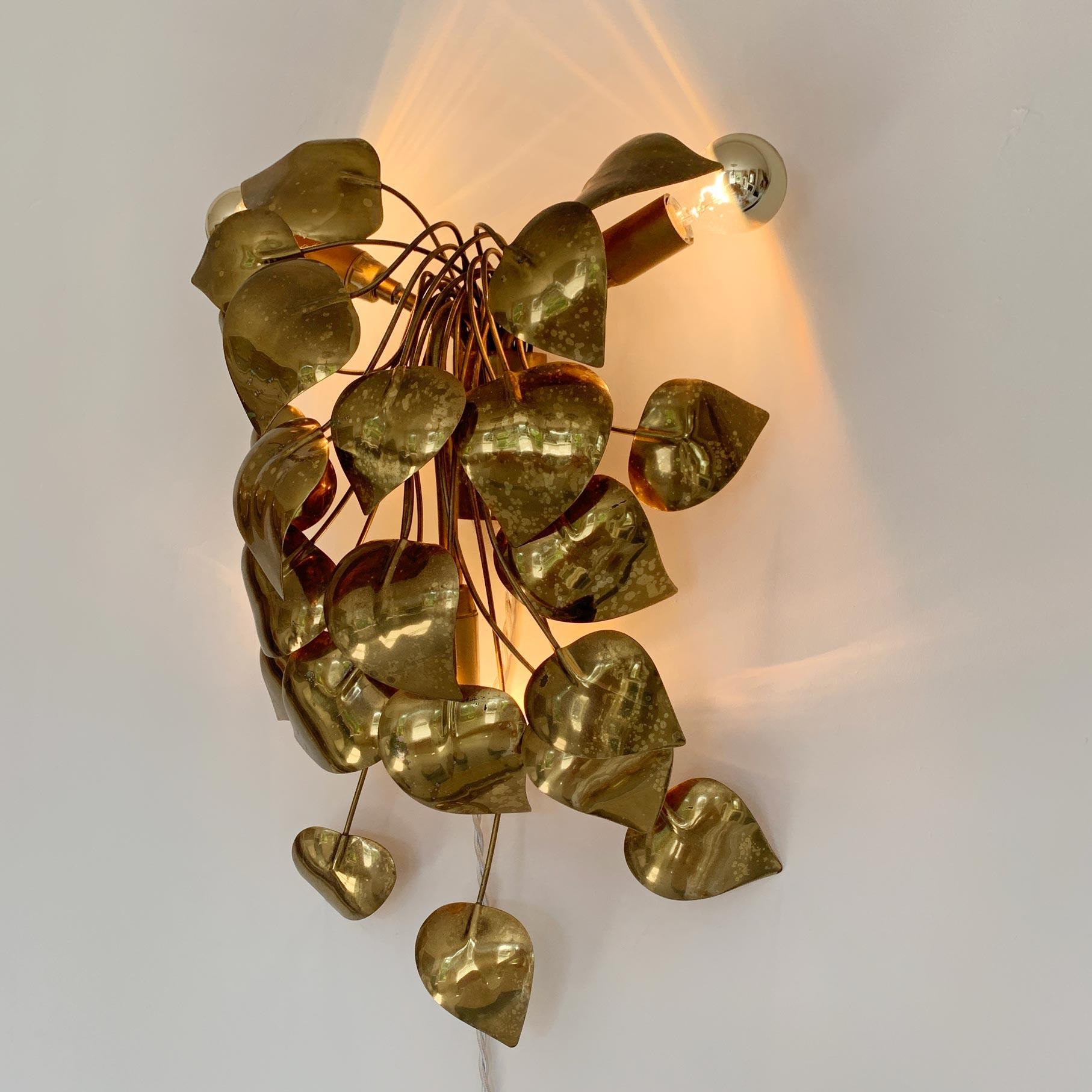 Cascading Gold Leaves Wall Light Maison Jansen In Good Condition For Sale In Hastings, GB