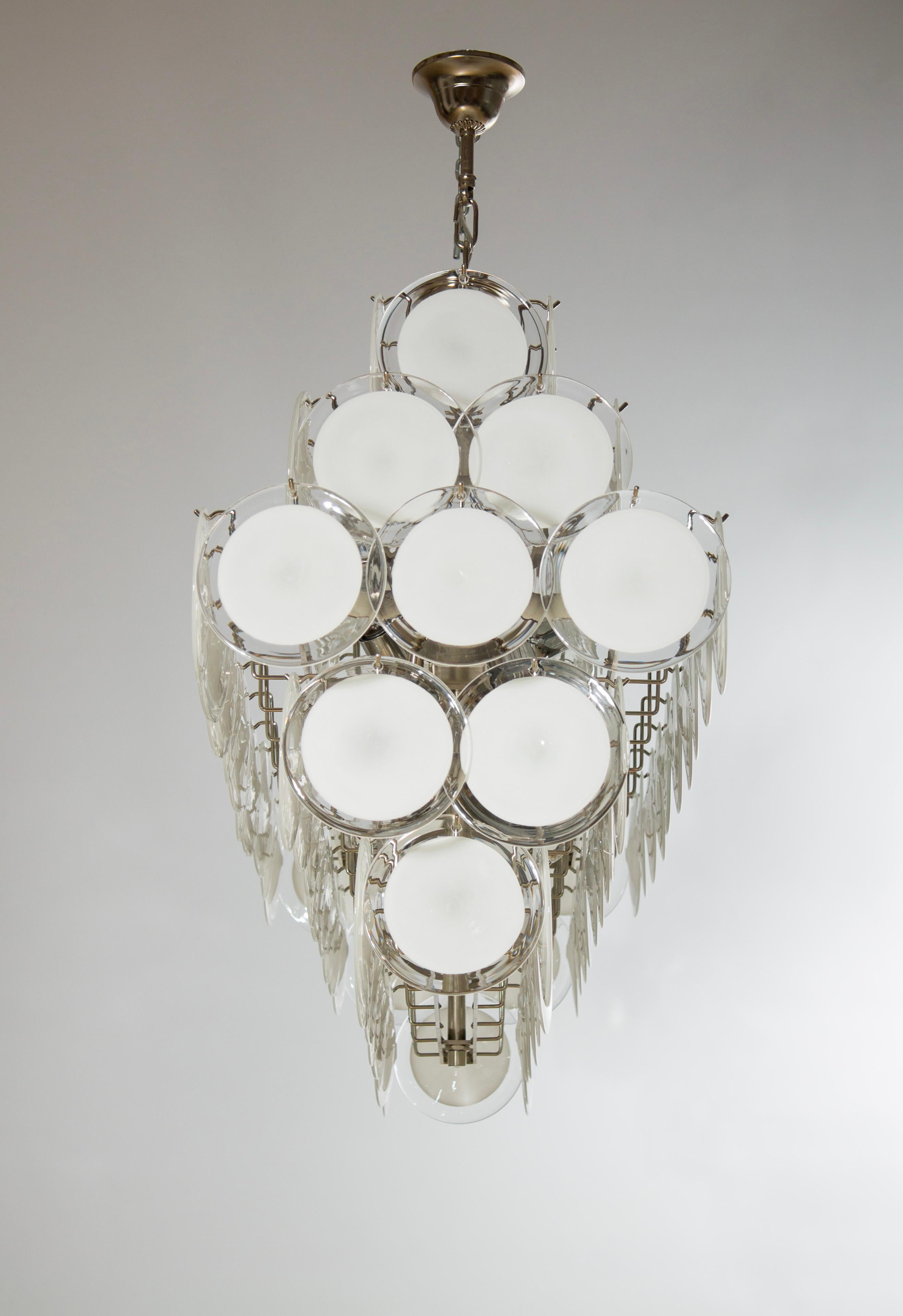 Italiano Lampadario a cascata a disco in vetro di Murano: Una dichiarazione di Eleganza Art Deco Italiana in vendita