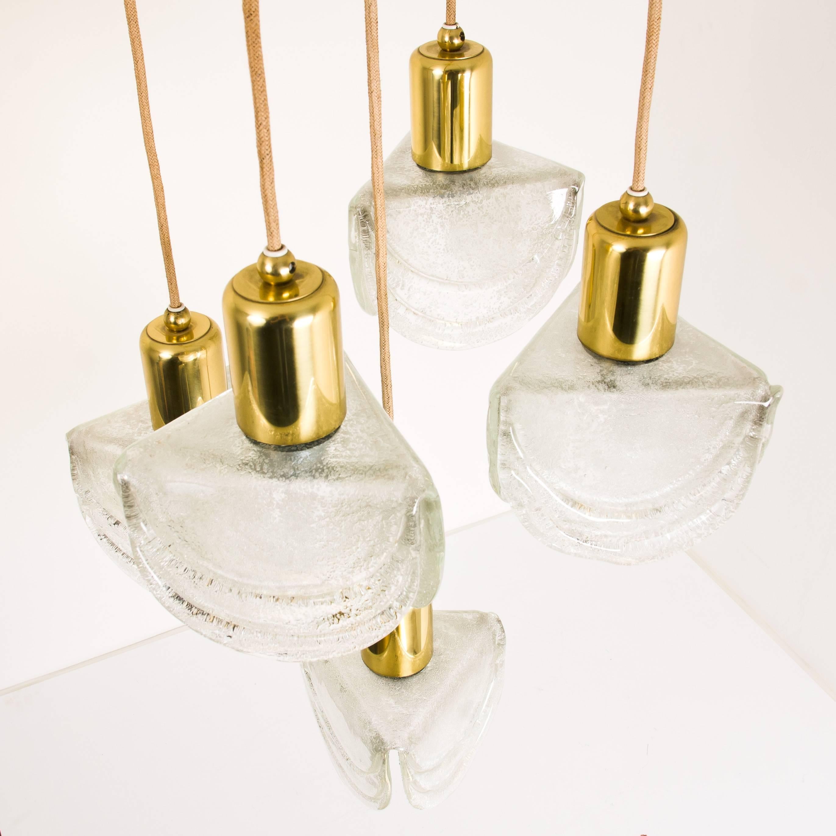 Mid-Century moderno Lampadario a cascata in vetro testurizzato e ottone, Austria, 1960 in vendita
