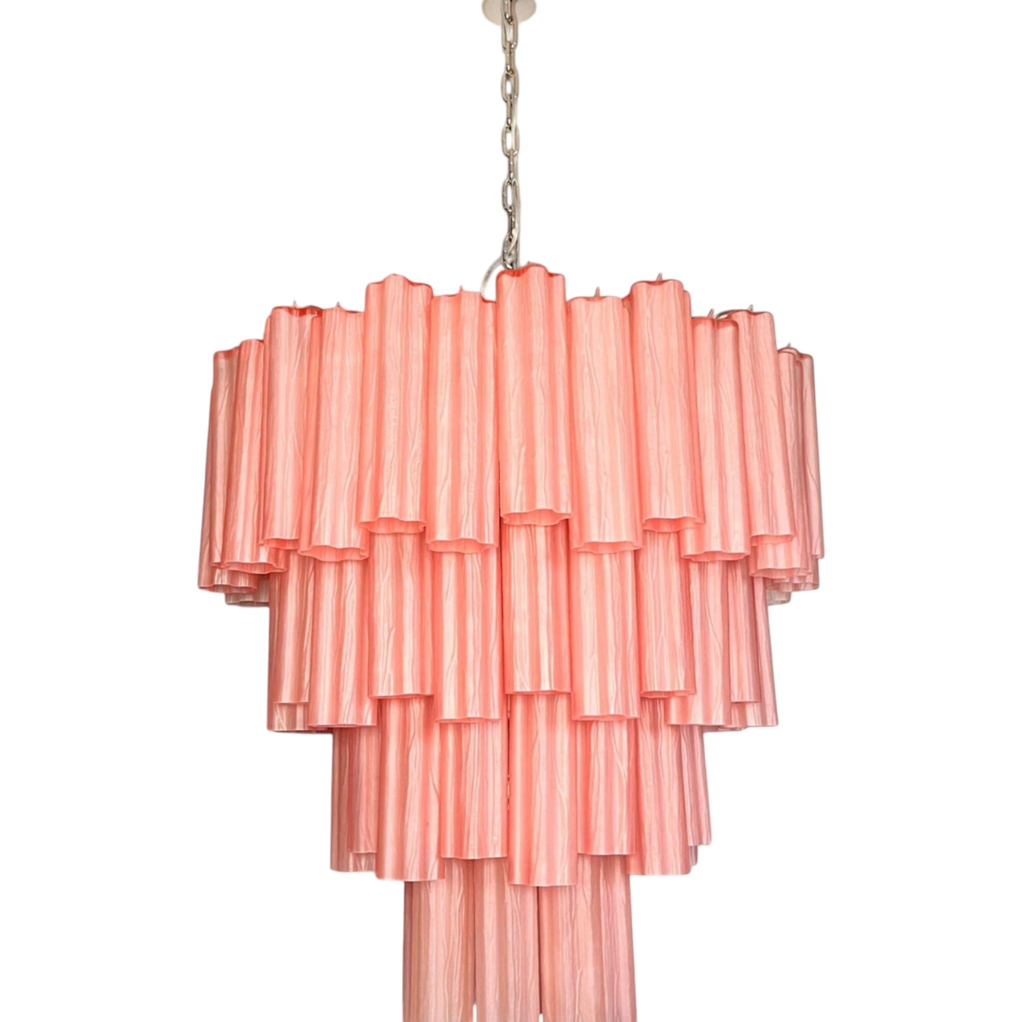Mid-Century Modern Cascata Rosa - Lustre de Murano avec 80 tubes en verre soufflé en vente