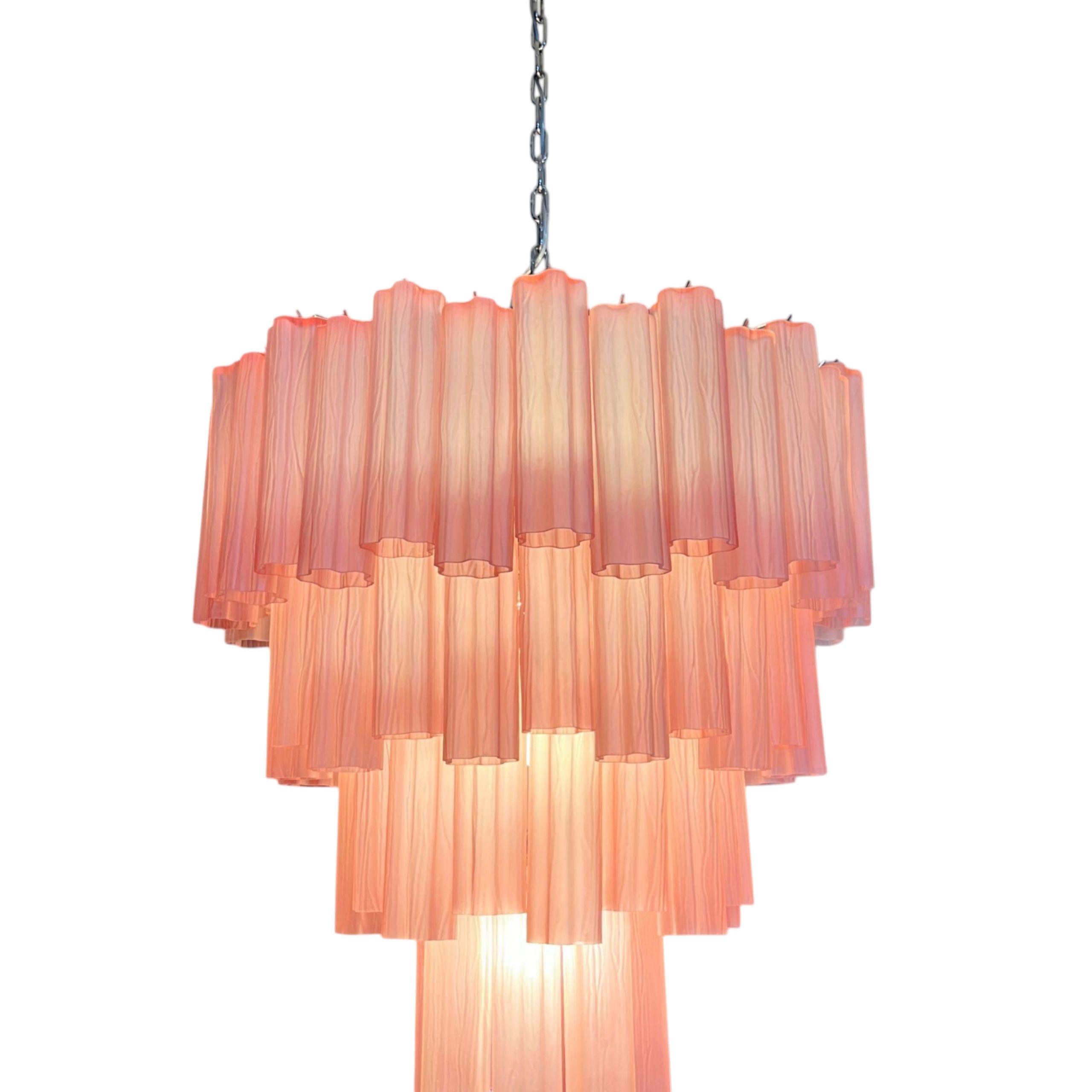 Cascata Rosa - Lustre de Murano avec 80 tubes en verre soufflé Neuf - En vente à Guazzora, IT