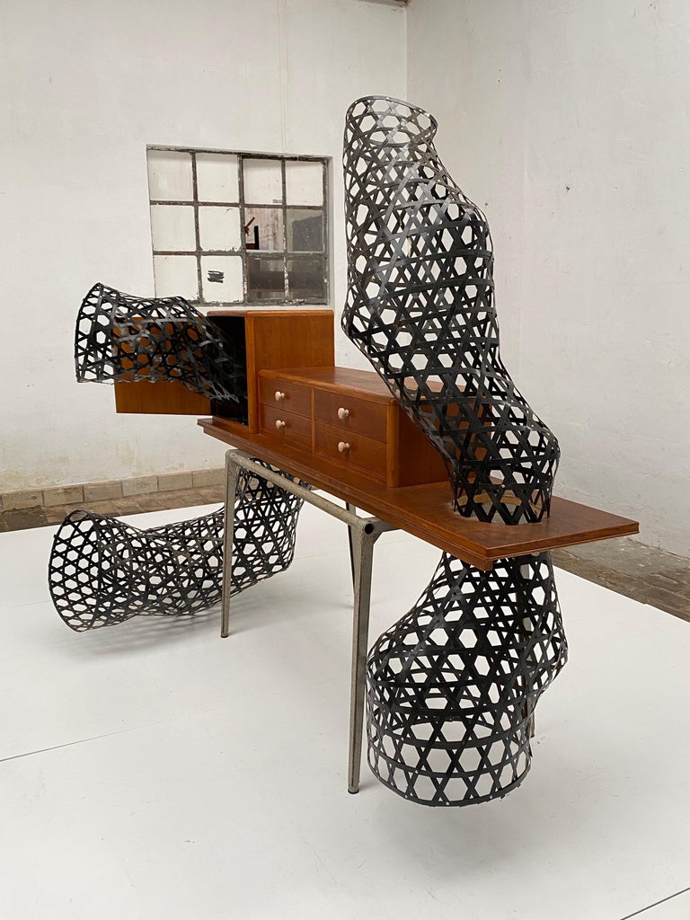 Which of these are advantages of low-fidelity e.g. paper prototypes image