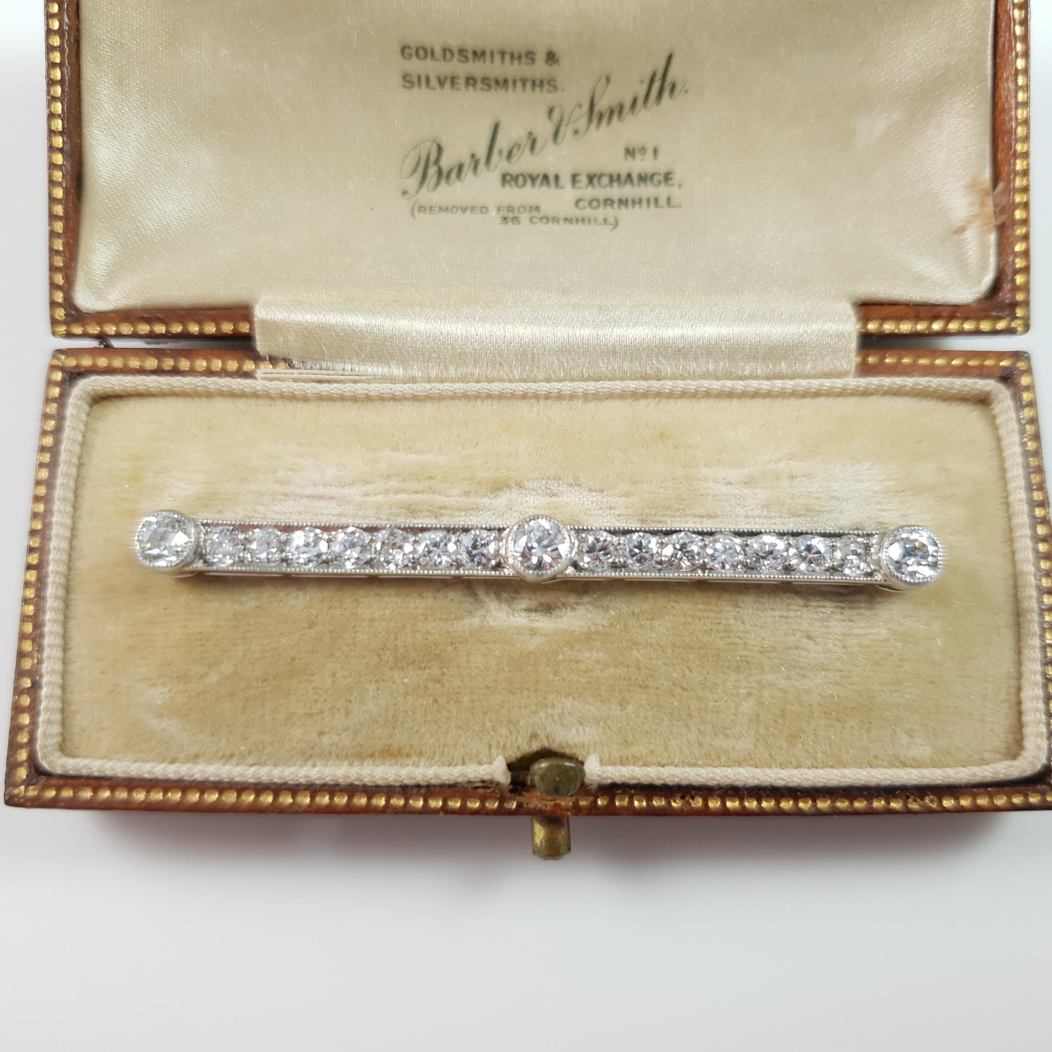 Cased Art Deco Platinum and Gold 1.72 Carat Diamond Bar Brooch In Good Condition In Glasgow, GB
