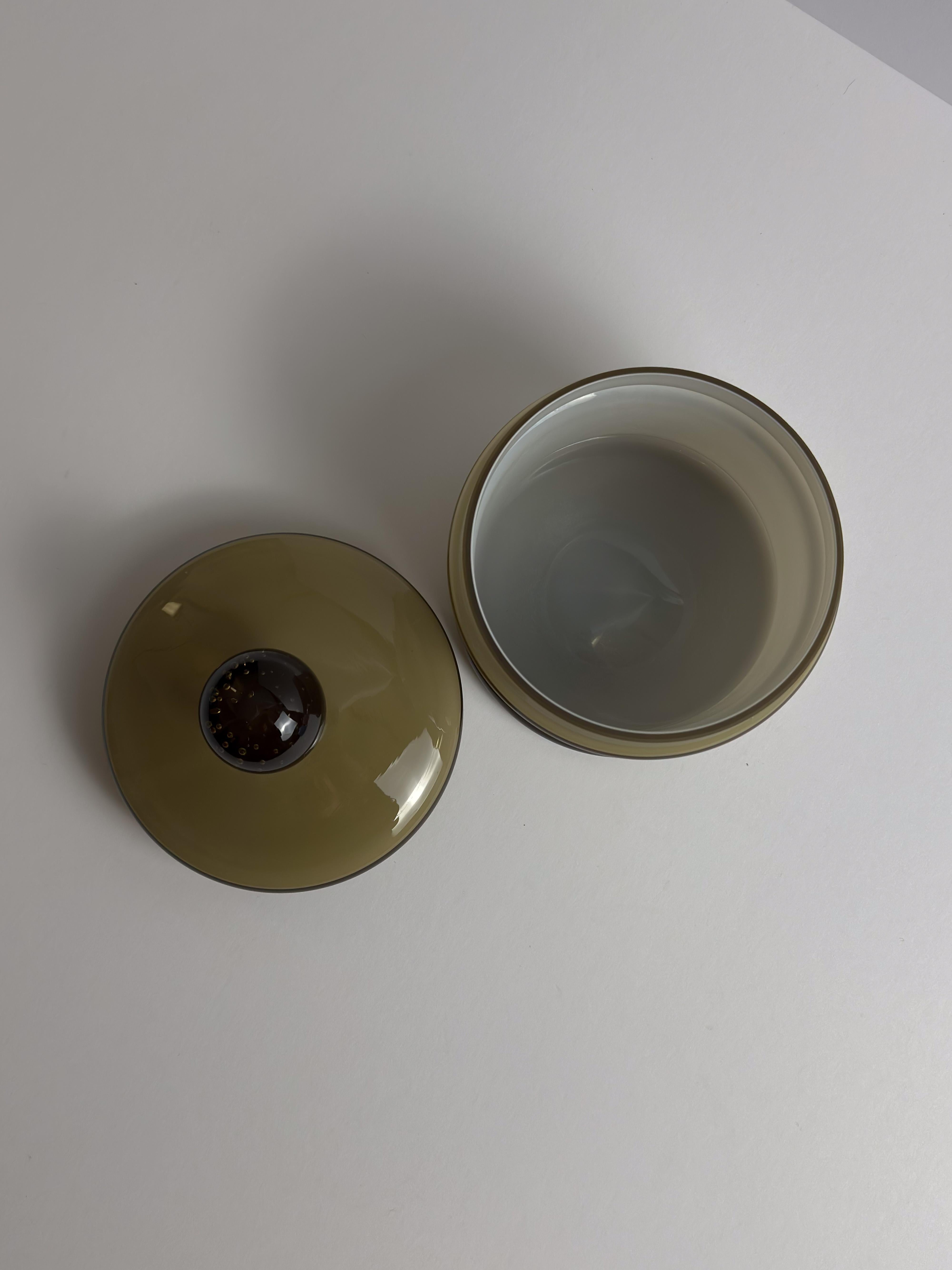 20ième siècle Pot d'apothicaire en verre brun Empoli ciselé par Carlo Moretti, Italie, années 1960 en vente