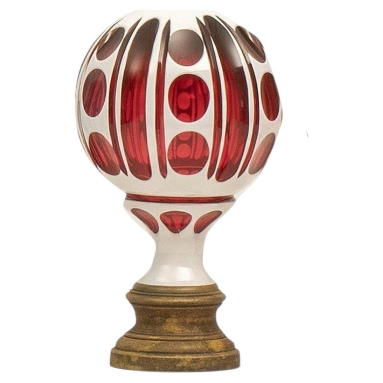 Newel coloré, taillé à la main et gainé, avec socle en bronze en vente