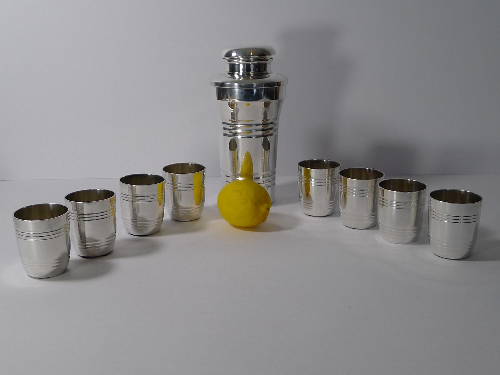 Cased French Art Deco Cocktail Shaker Set by St. Medard, Paris, circa 1940 For Sale 6