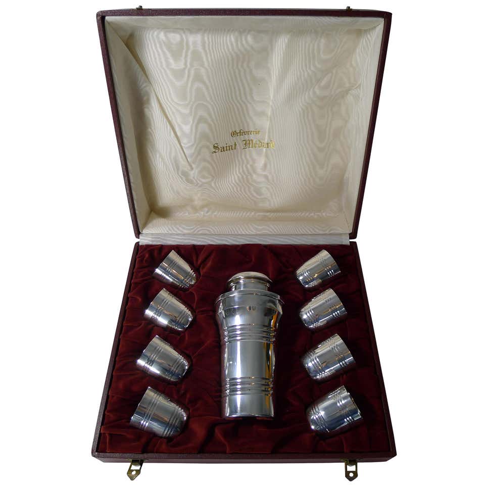 Tasse En Argent Massif Et Sous-tasse Poinçon 'vieillard' Ou Tasse En Argent Massif Et Sous-tasse Poinçon 'vieillard' Ou