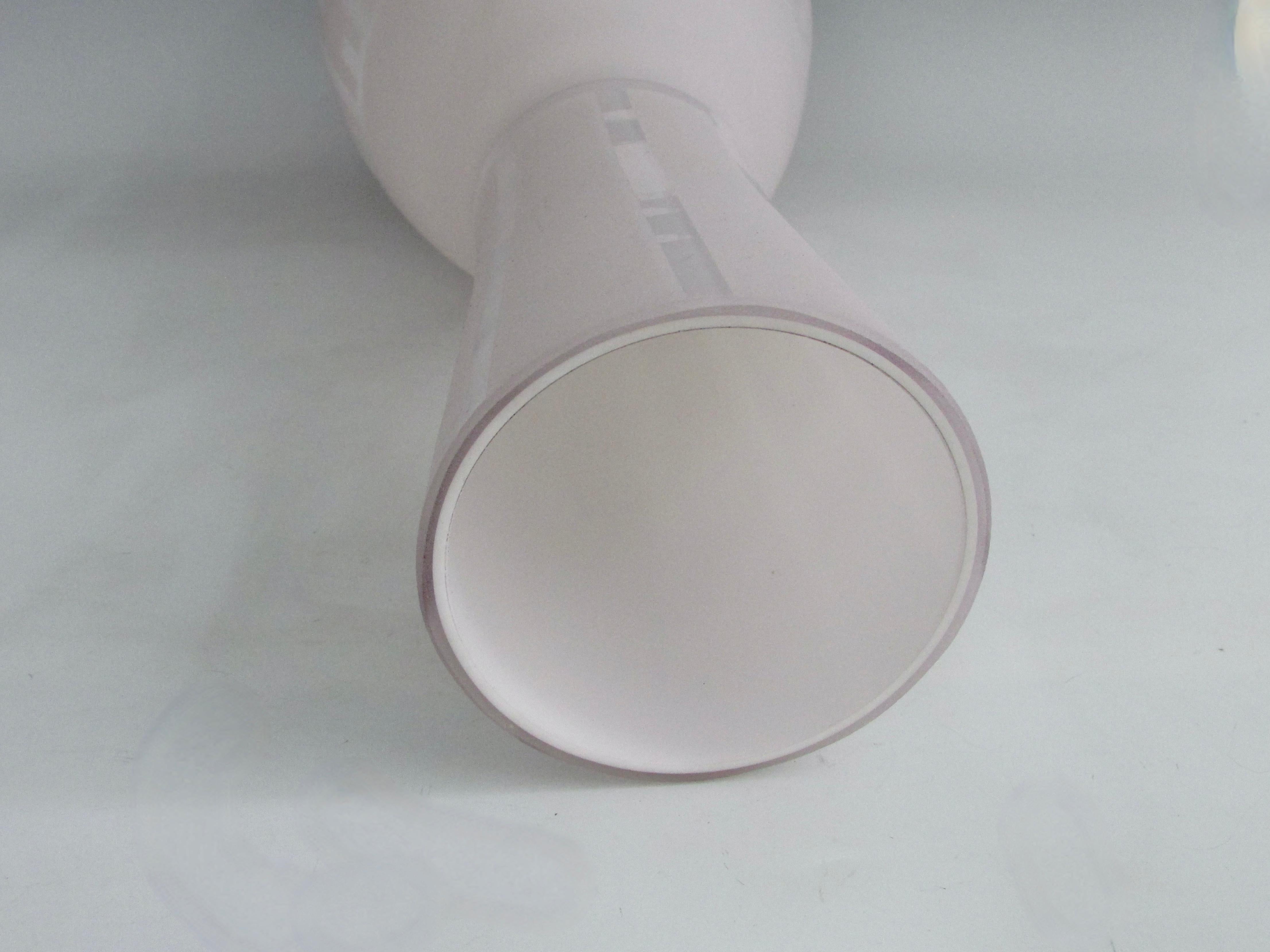 Vaso da terra in vetro incamiciato bianco In condizioni buone in vendita a Ferndale, MI