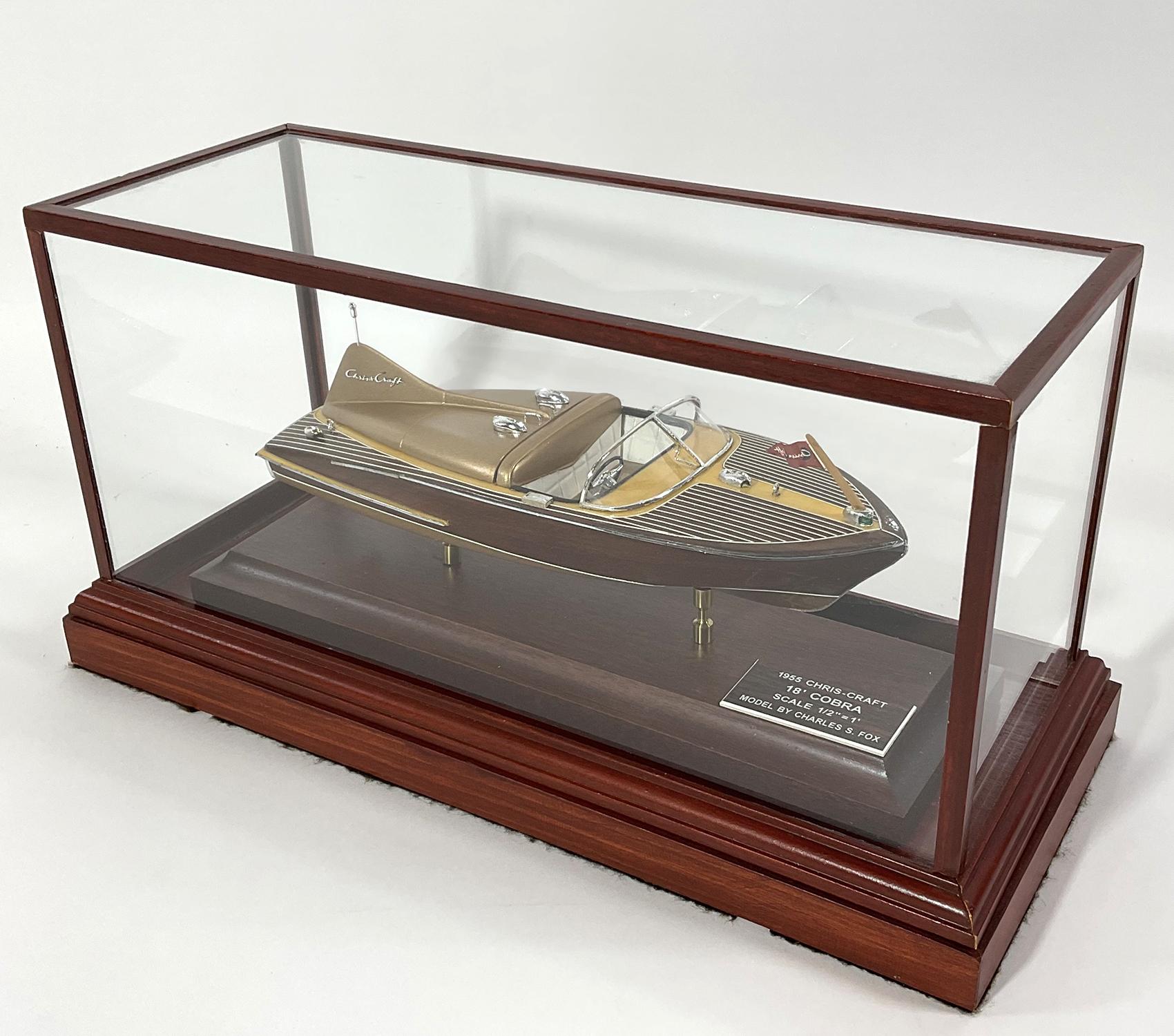Modell eines Chris Craft Cobra Speedboat mit Gehäuse (Holz) im Angebot