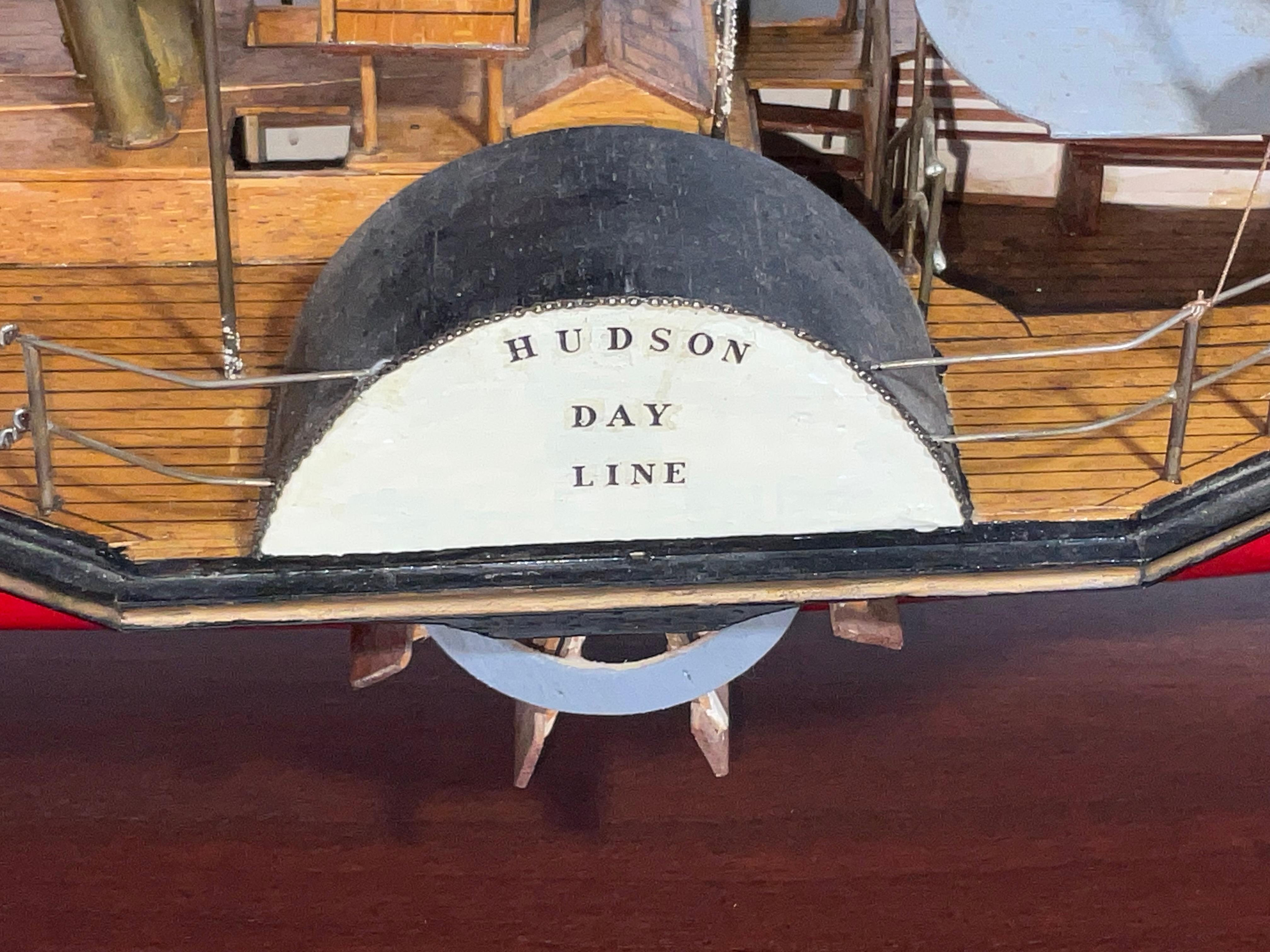 Modèle réduit d'un bateau à vapeur Hudson Day Line en vente 2