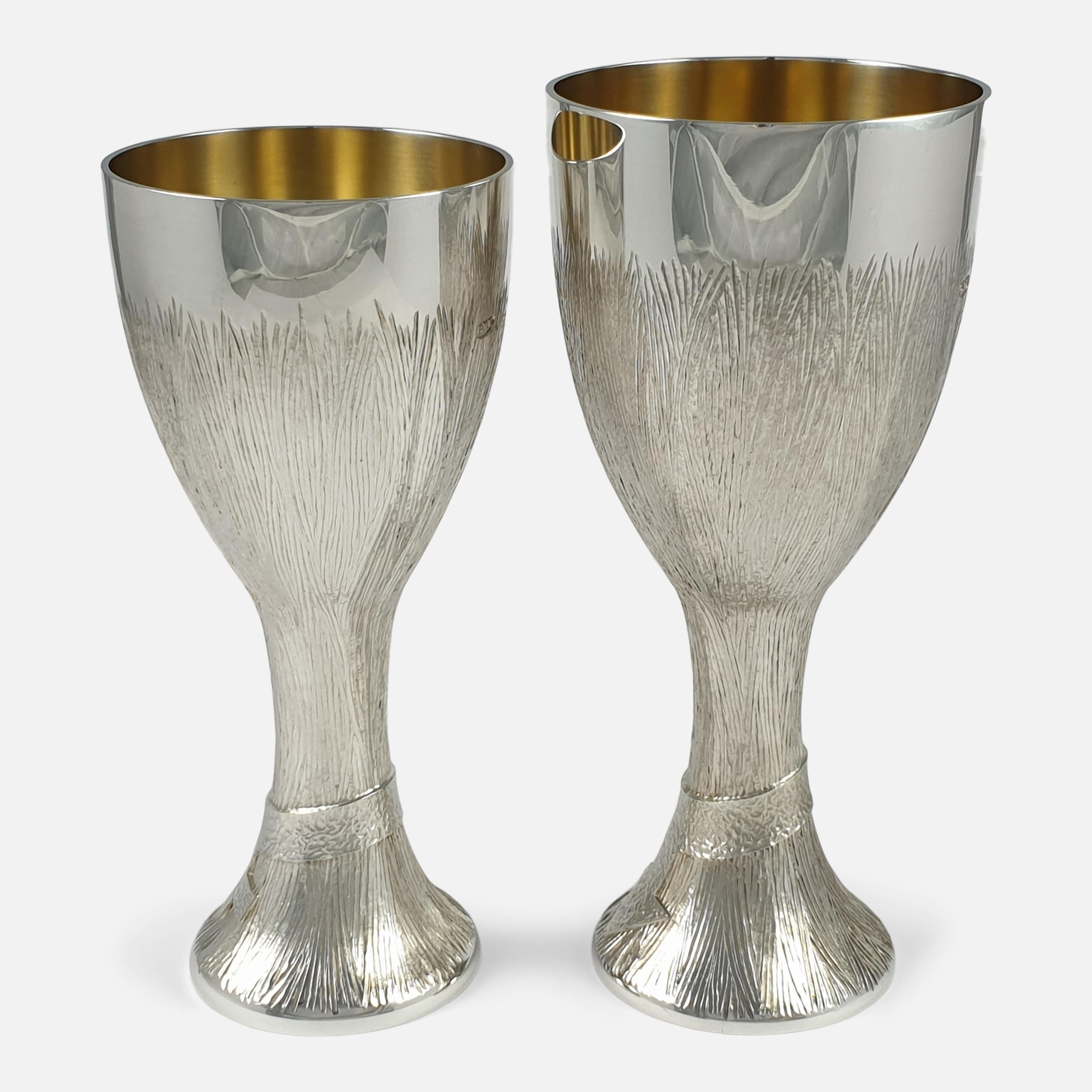 Cased Pair of Sterling Silver Venus and Mars Symbol Court Cups In Good Condition In Glasgow, GB