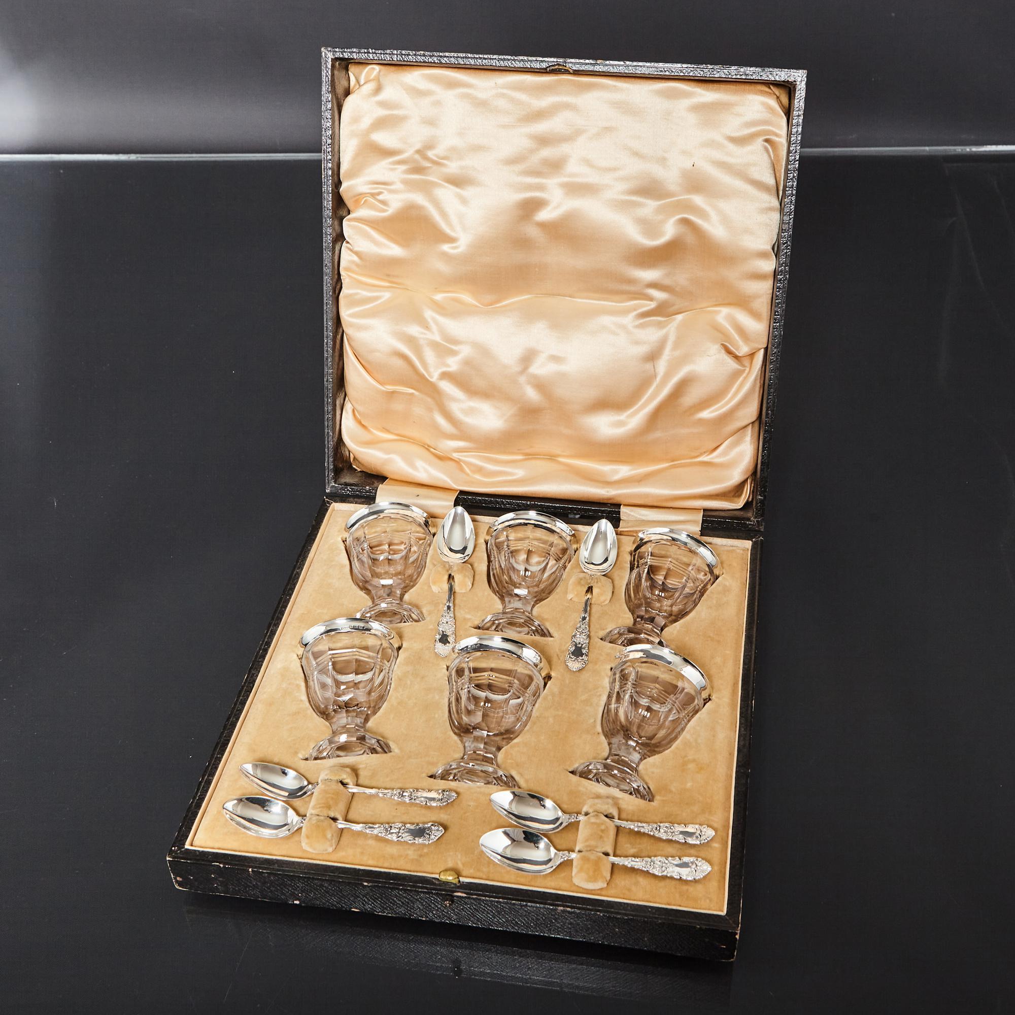 Cased Set of Glass & Silver Egg Cups & Spoons For Sale 1