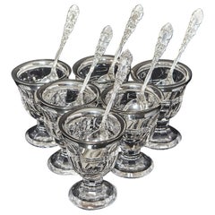 Etui mit Eierbechern und Löffeln aus Glas und Silber