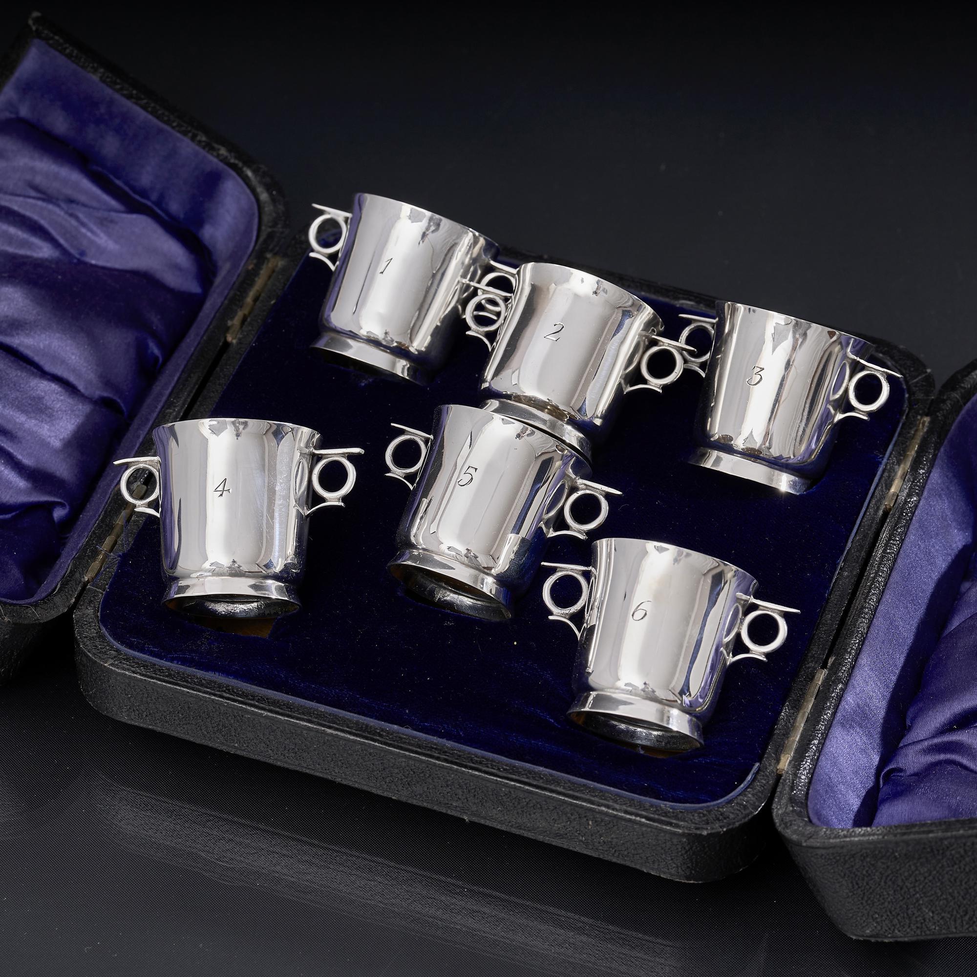 Set aus sechs antiken Silber-Whiskey tots mit Etui im Angebot 4