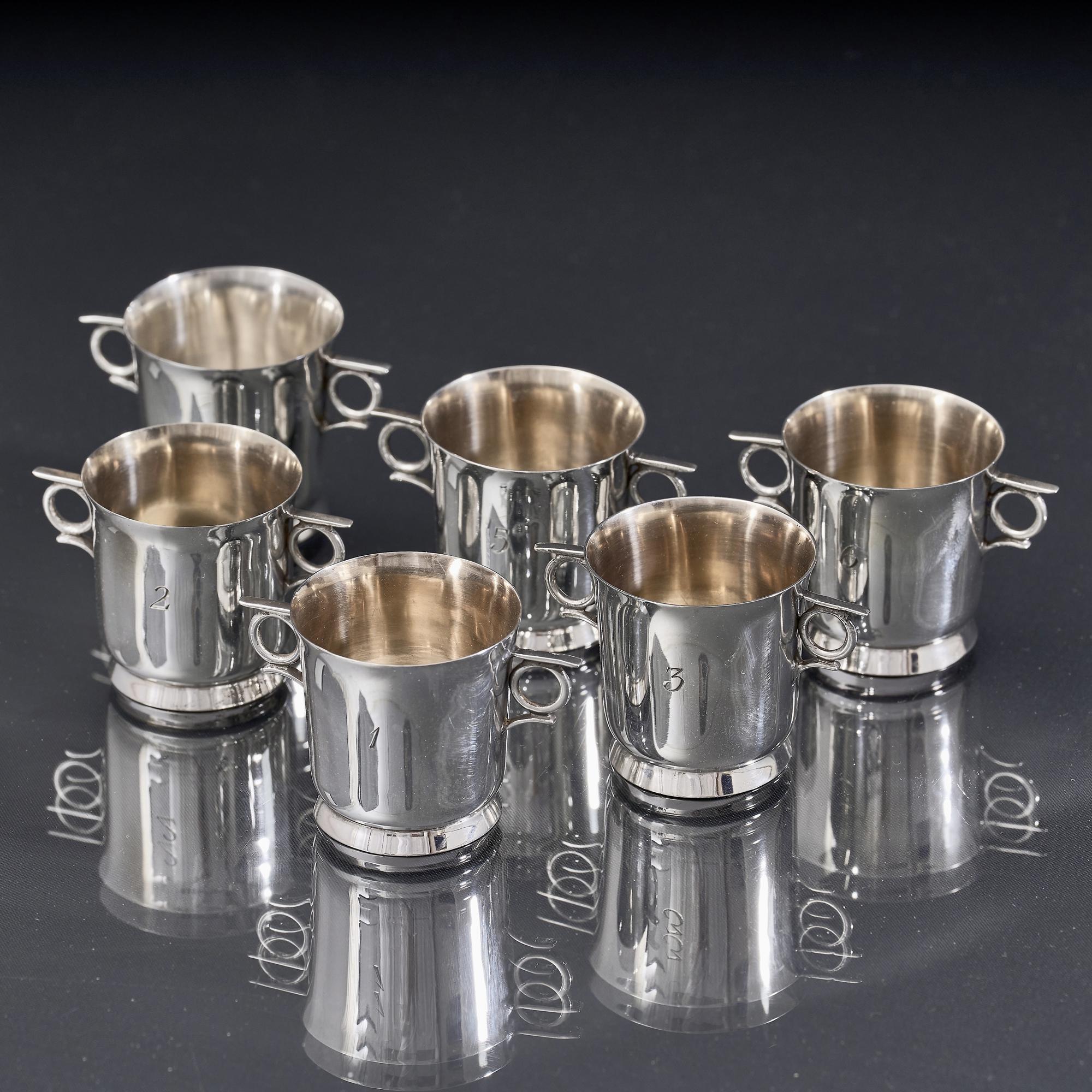 Set aus sechs antiken Silber-Whiskey tots mit Etui im Zustand „Gut“ im Angebot in London, GB