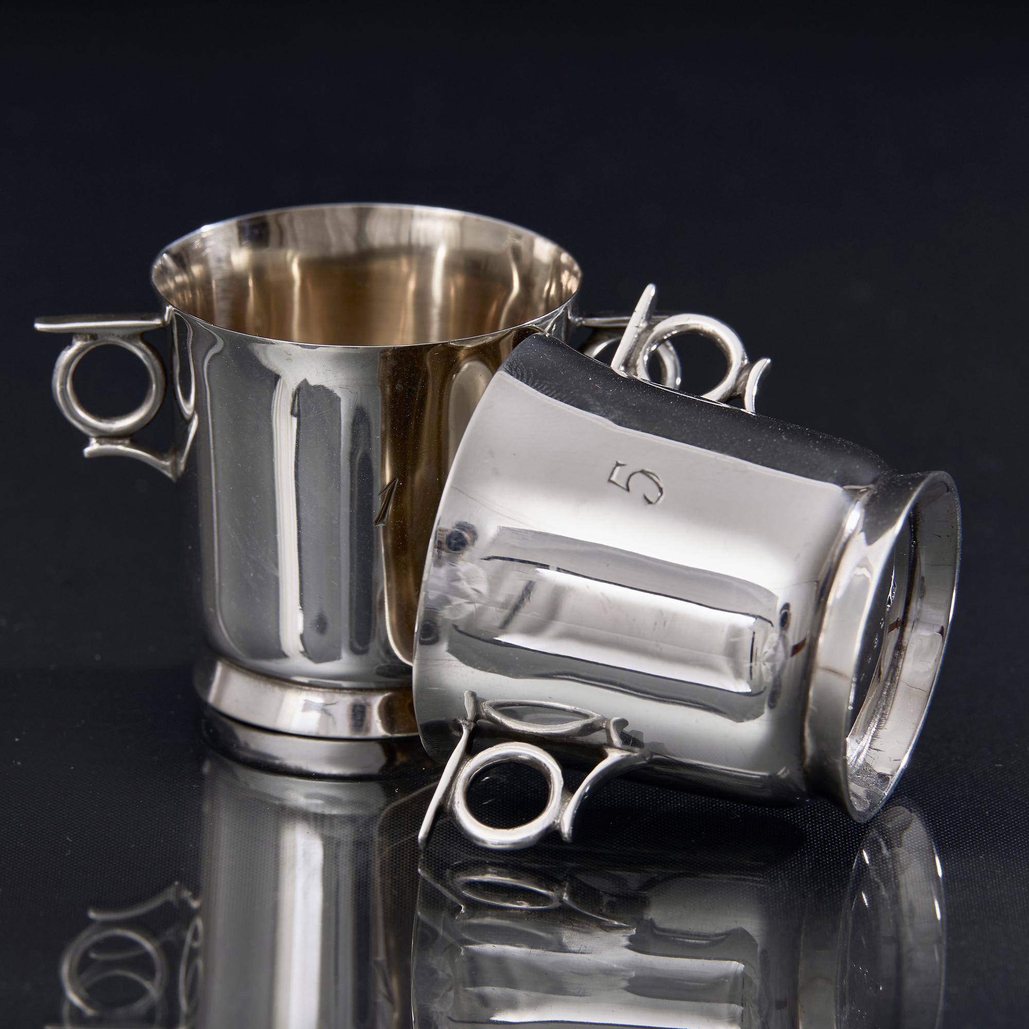 Cased set of six antique silver whiskey tots For Sale 1