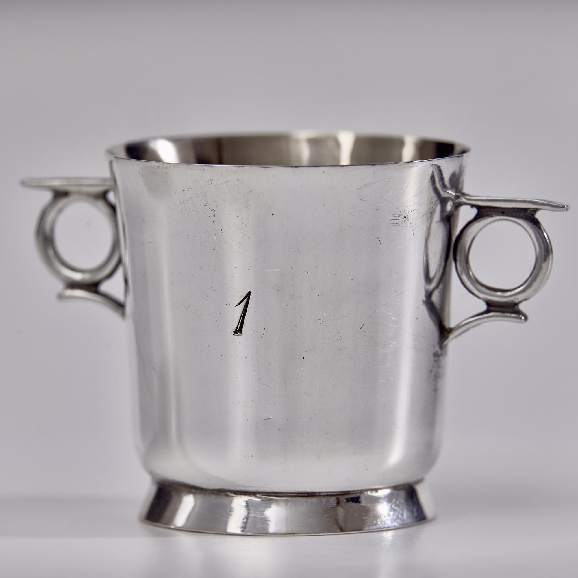 Cased set of six antique silver whiskey tots For Sale 2