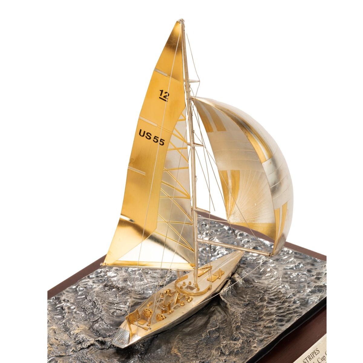 Cased Silver and Gilt Model of America’s Cup Yacht Stars and Stripes, 1987 7