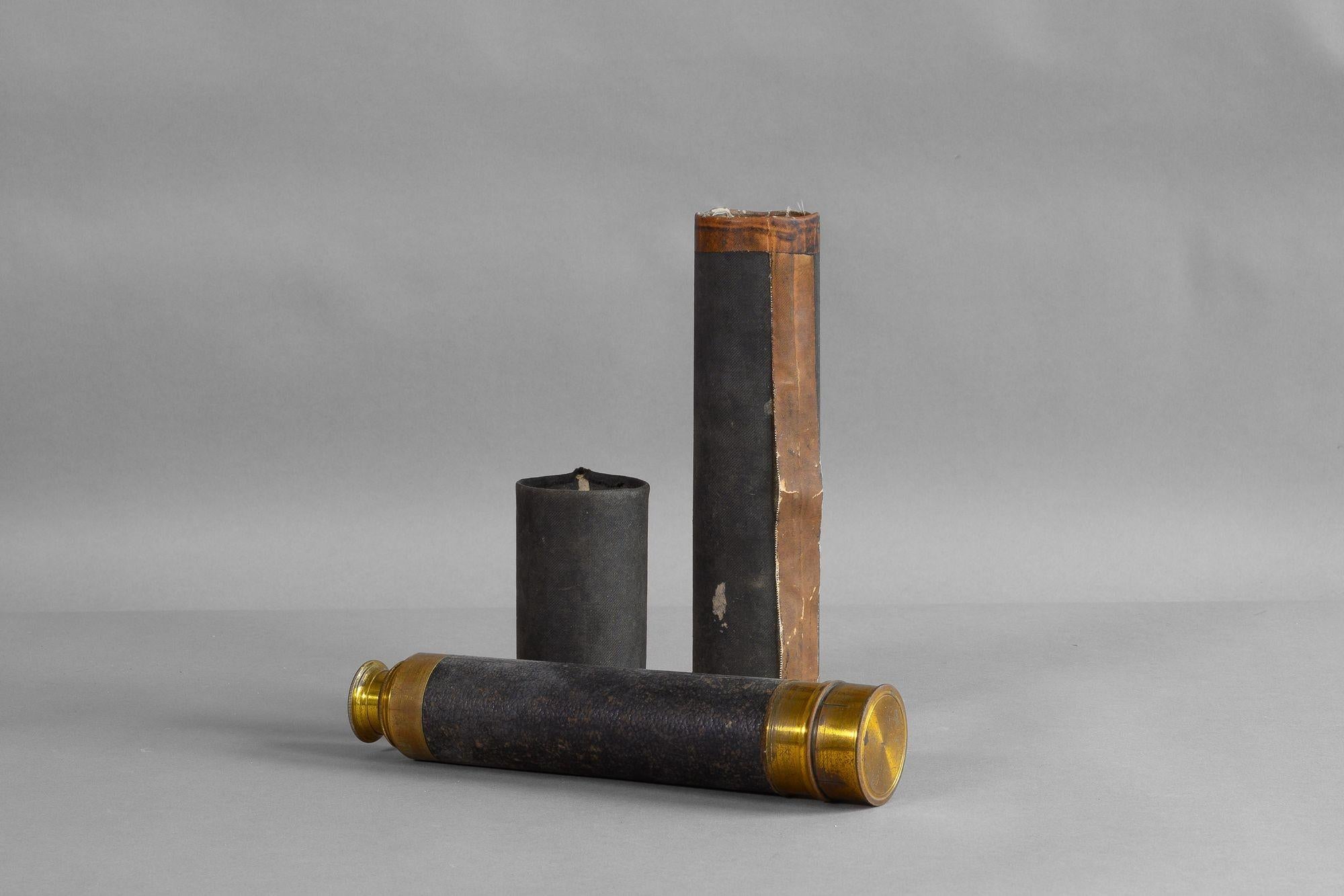 Cased extending brass telescope.
U.K circa 1900.
Case - H 26cm x W 6cm x D 6cm.
Scope H 5cm x W 74cm x D 5cm