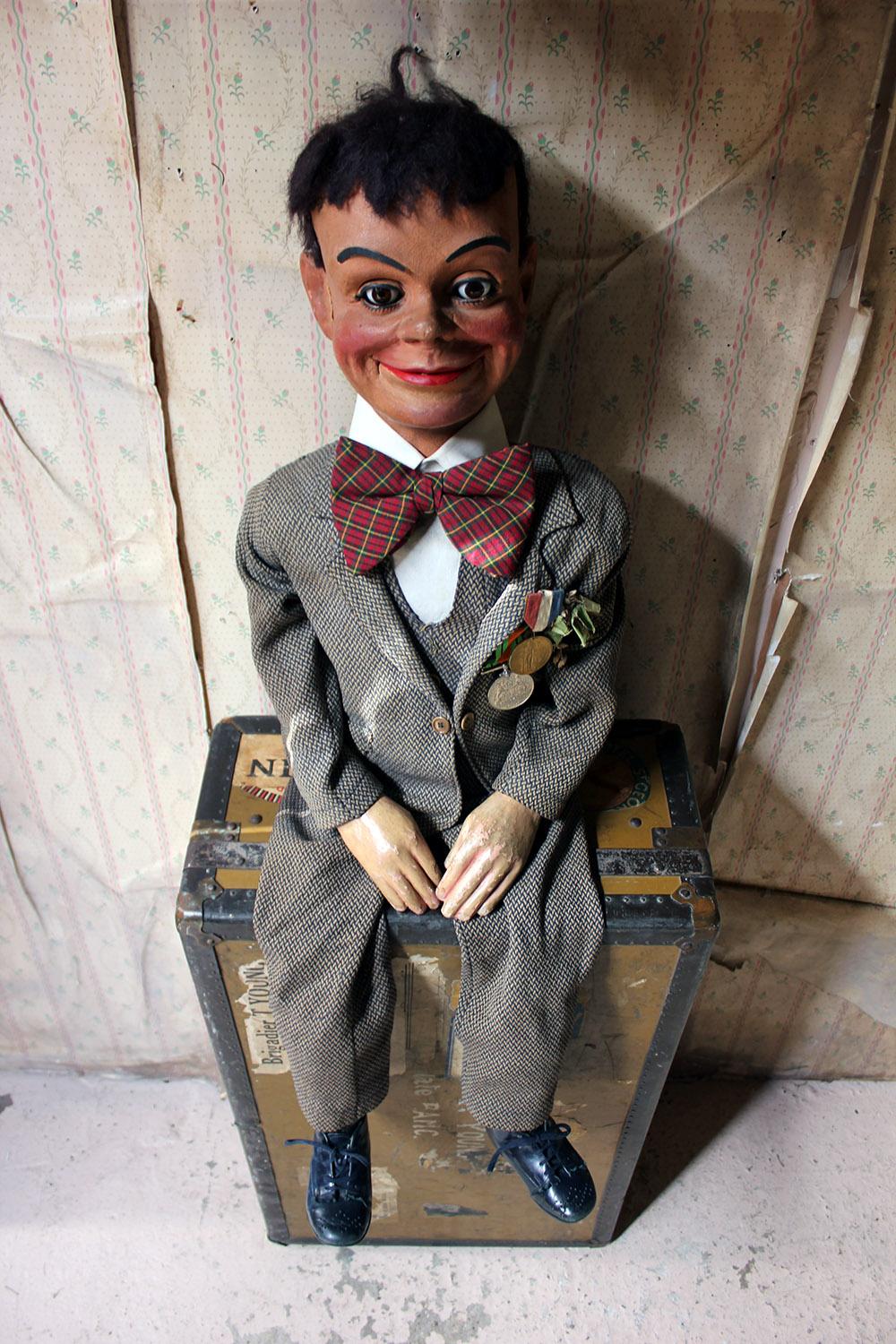 Bauchrednerpuppe im Gehäuse:: 'The Davenport No.2' von Leonard Insull 7