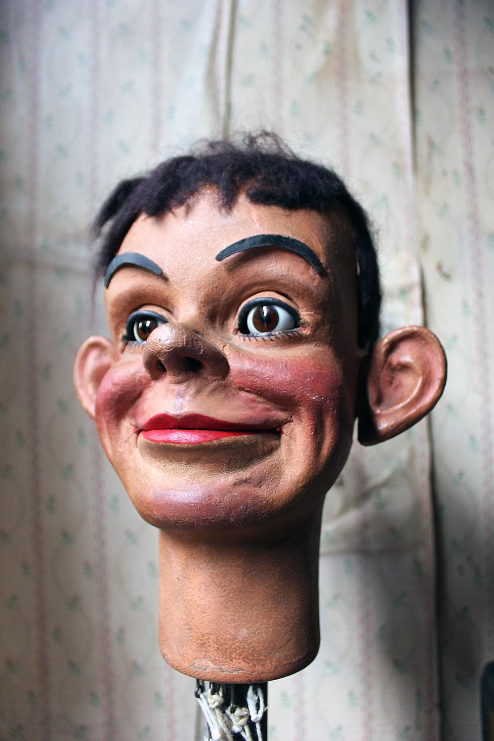 Cased Ventriloquist’s Dummy, ‘The Davenport No.2’ by Leonard Insull In Good Condition In Bedford, Bedfordshire