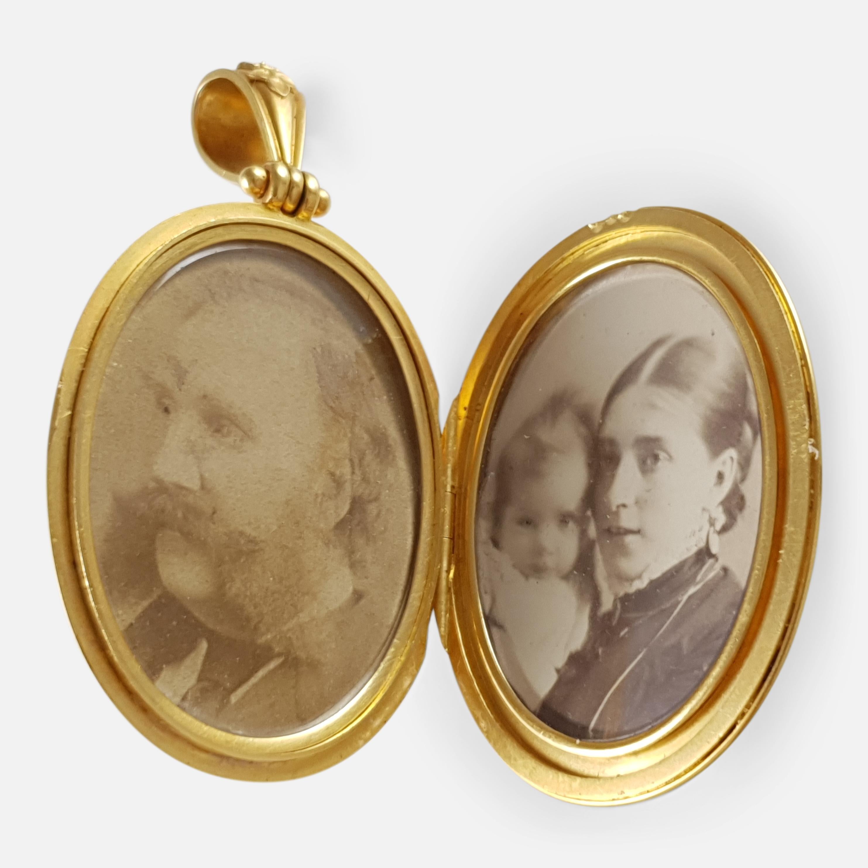 Cased Victorian 18 Karat Gold Engraved Locket, Hunt and Roskell, circa 1879 8