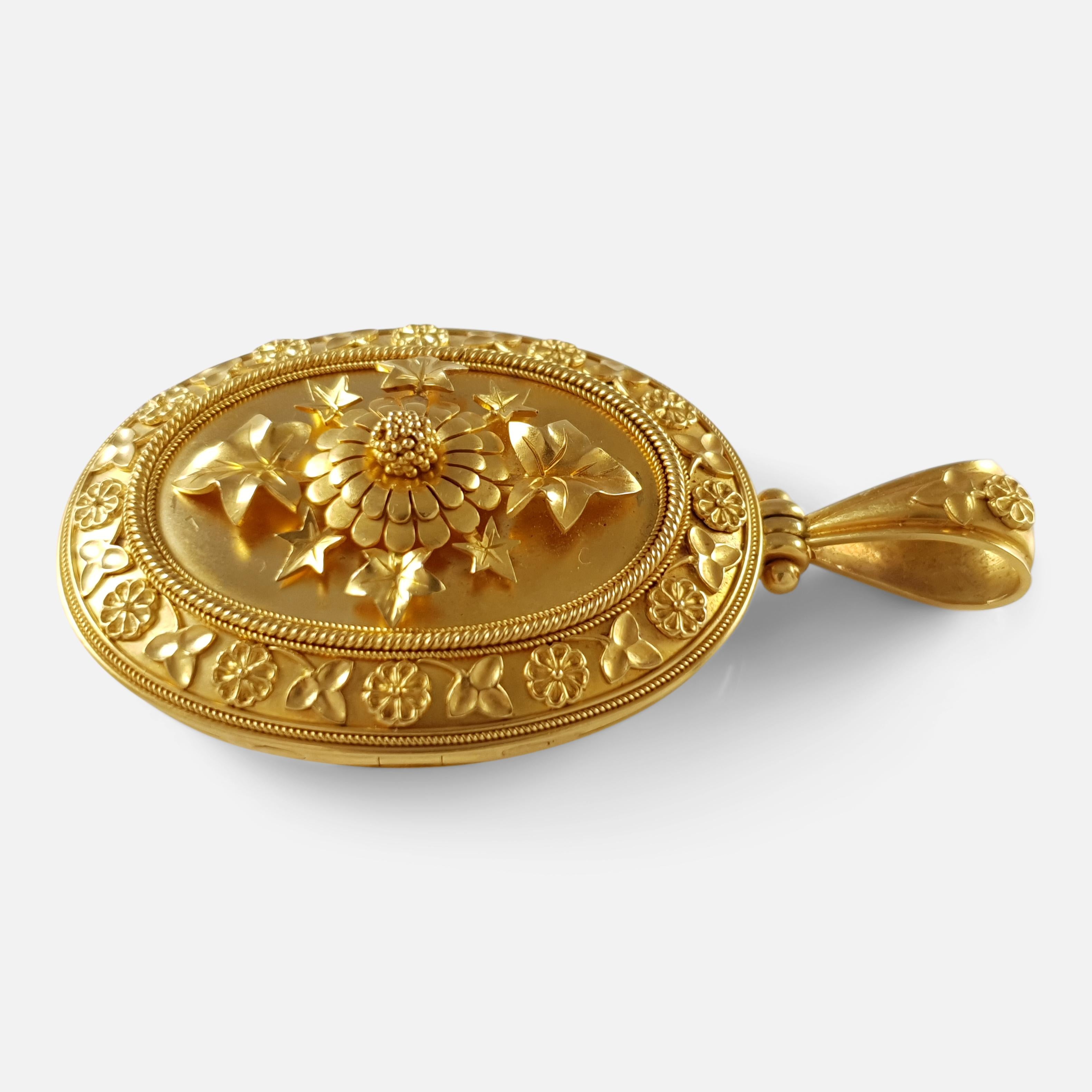 Cased Victorian 18 Karat Gold Engraved Locket, Hunt and Roskell, circa 1879 2