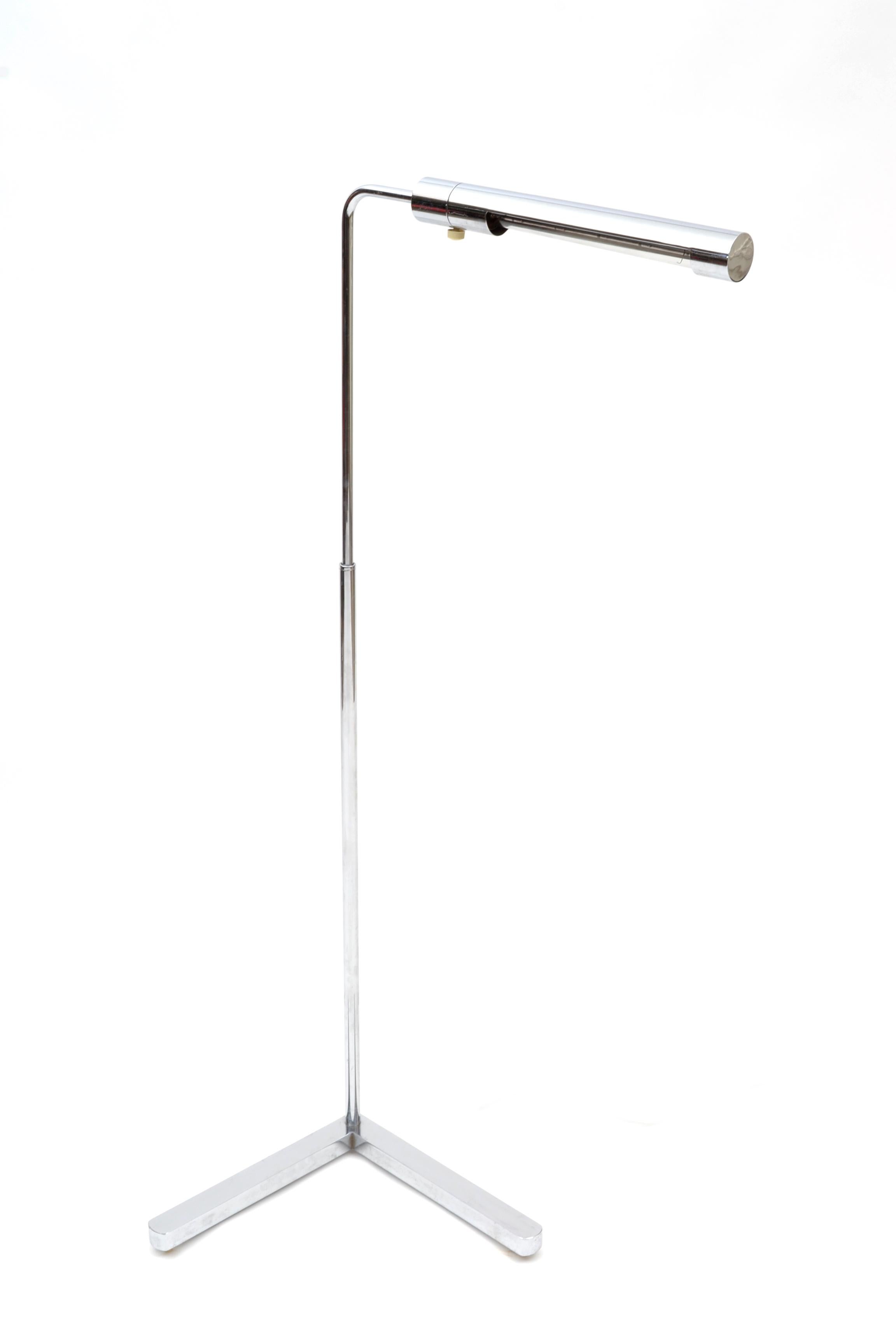Chrome-plated Casella lamp with adjustable height, light fixture and dimmable knob to allow for a variety of lighting options.