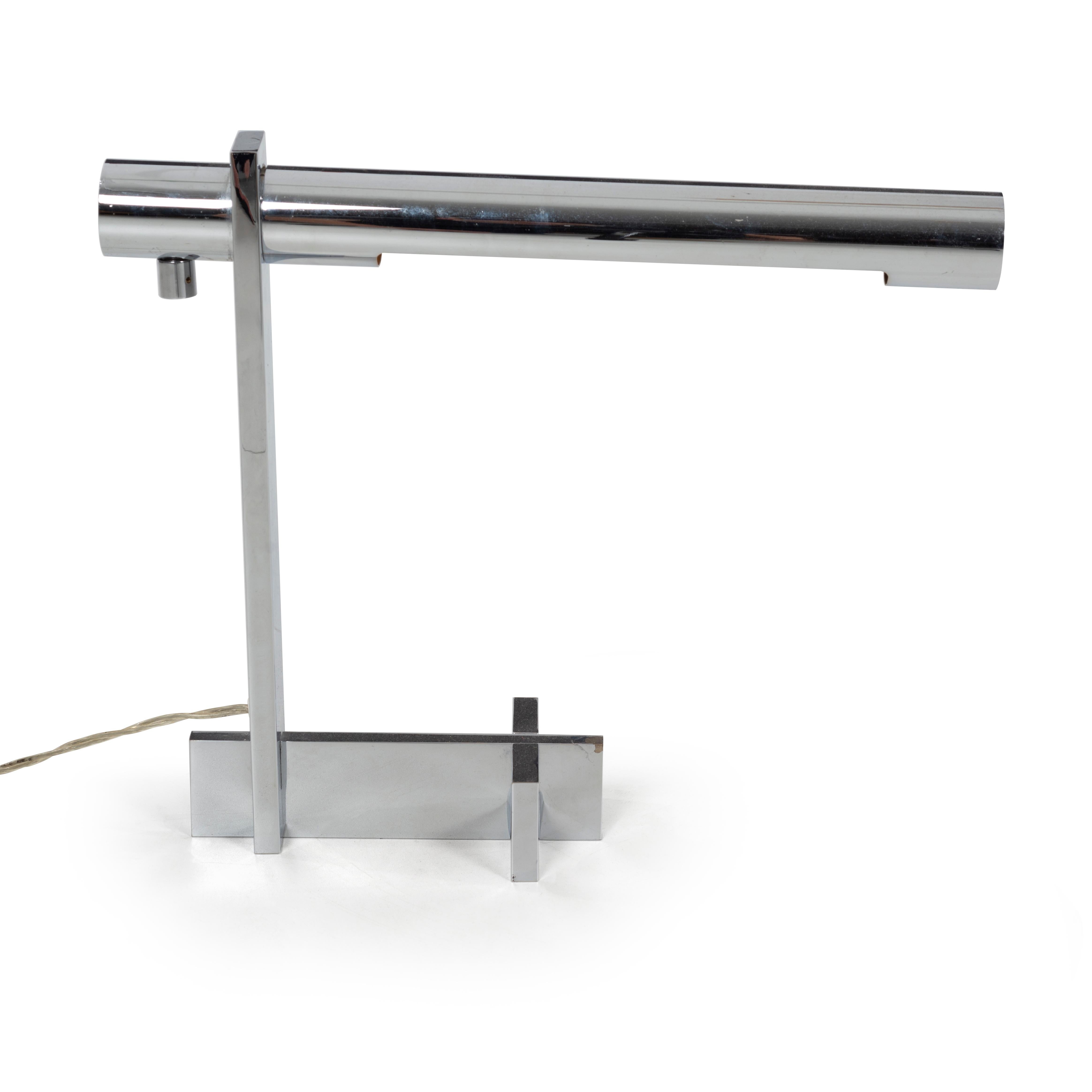 Casella desk lamp, chrome plated with T-base and cantilevered light source. 

 