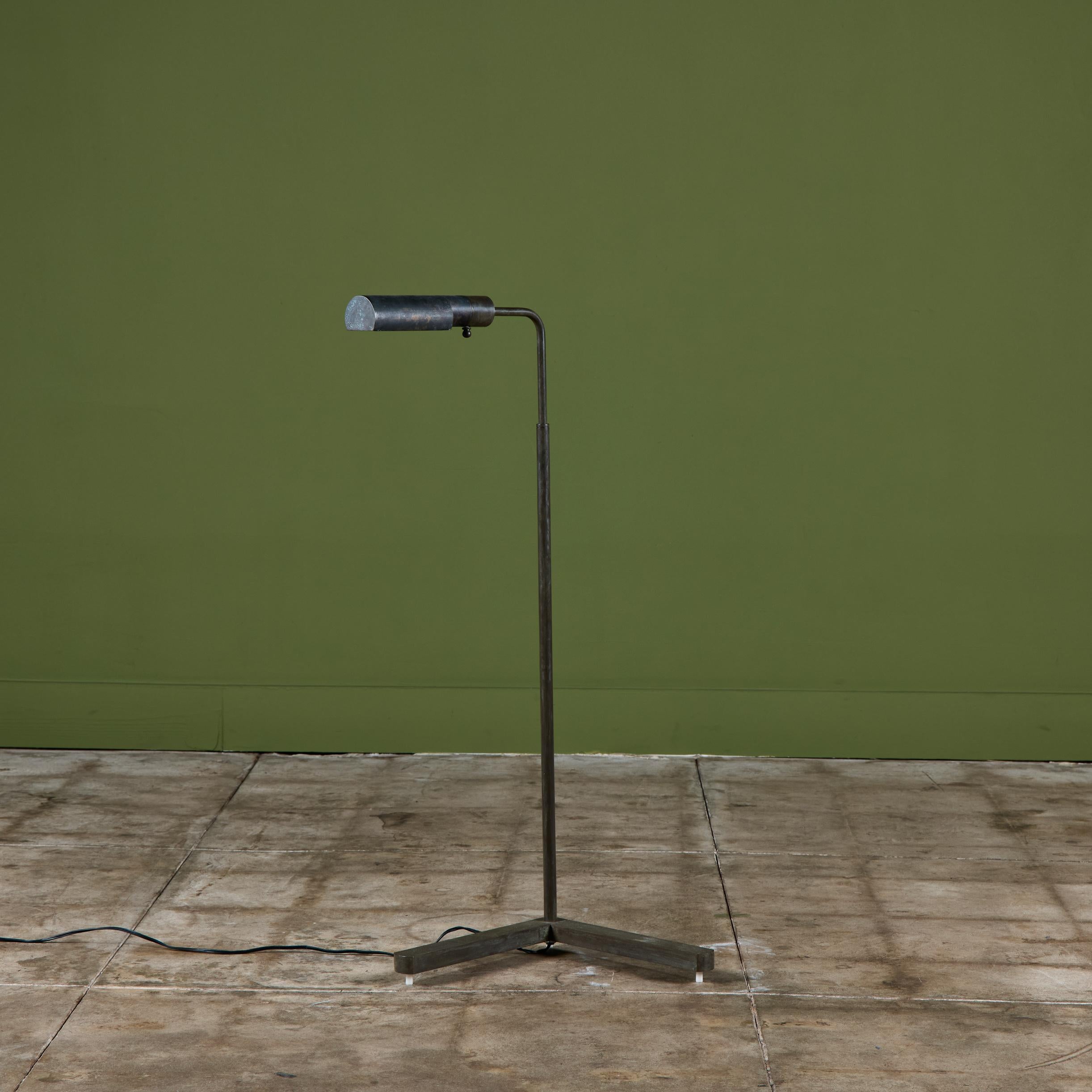 Lampadaire Casella en laiton patiné en vente 3