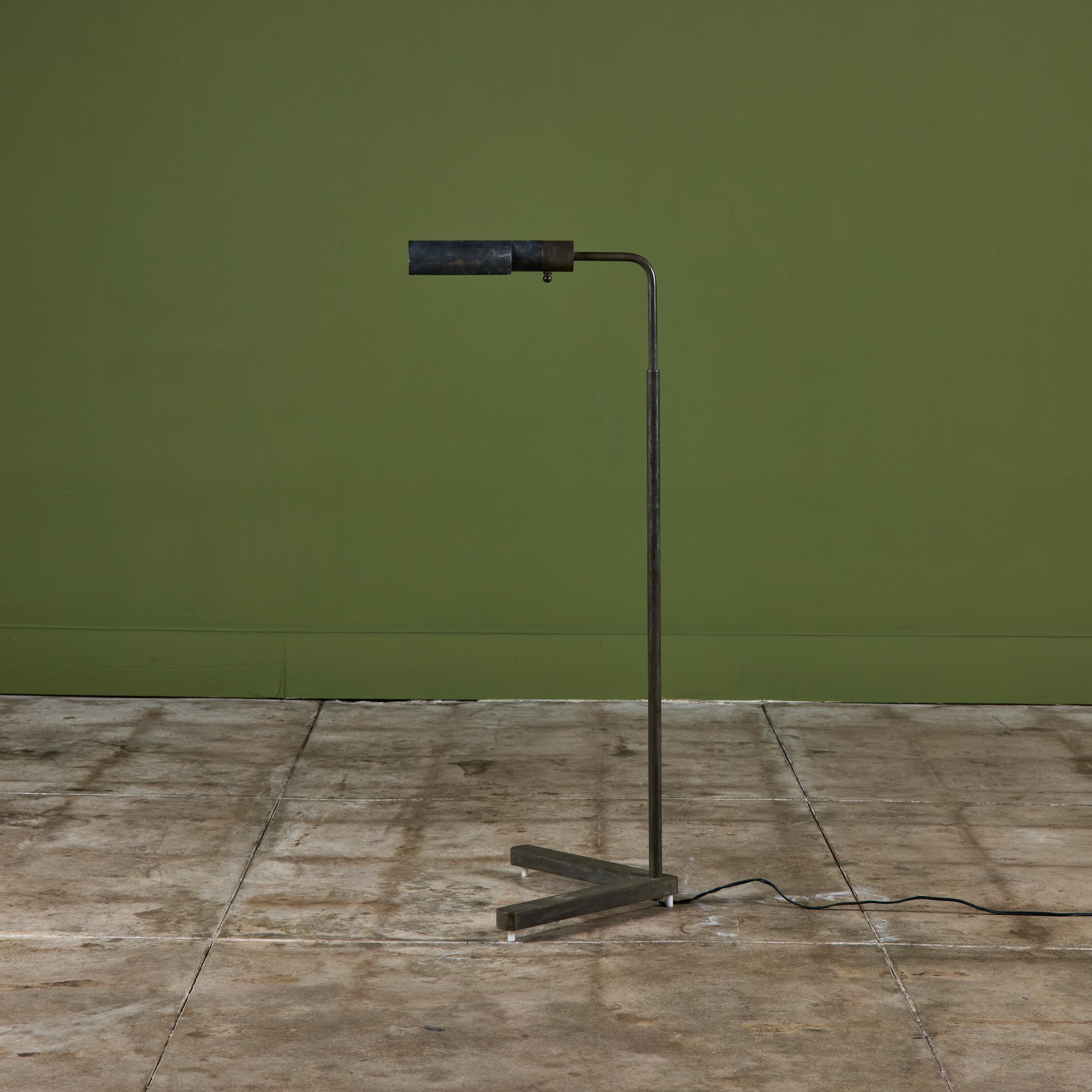 Lampadaire Casella en laiton patiné en vente 4