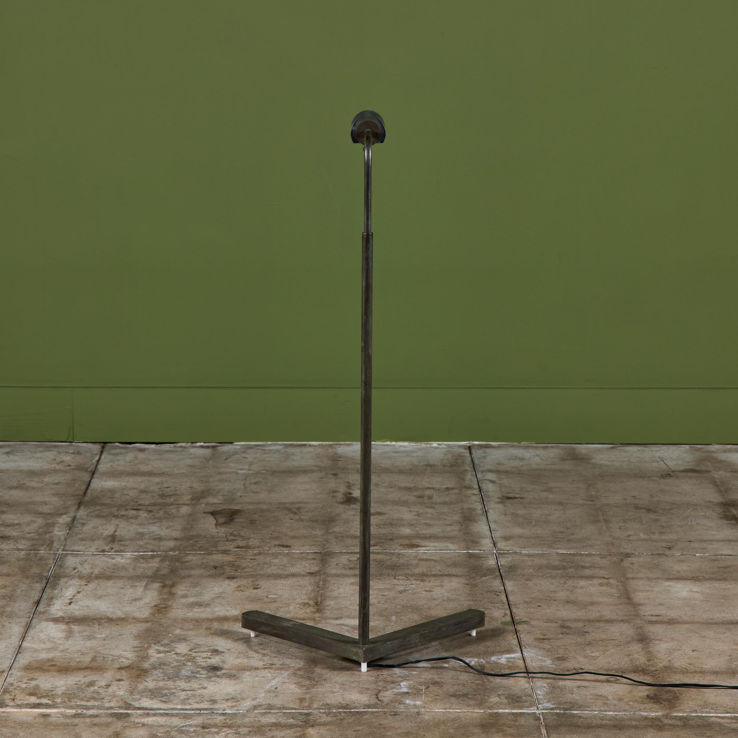 Lampadaire Casella en laiton patiné en vente 5