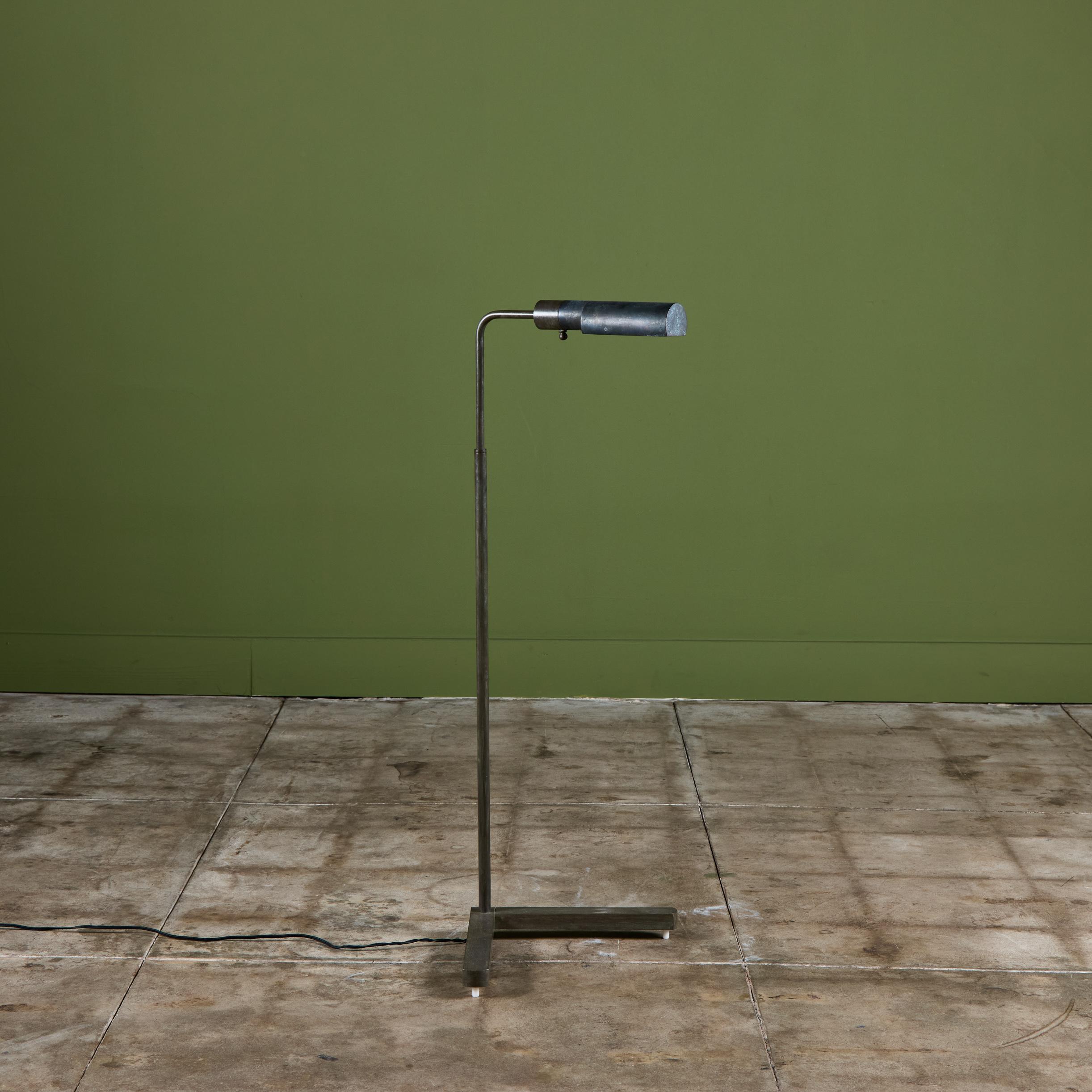 Lampadaire Casella en laiton patiné en vente 6