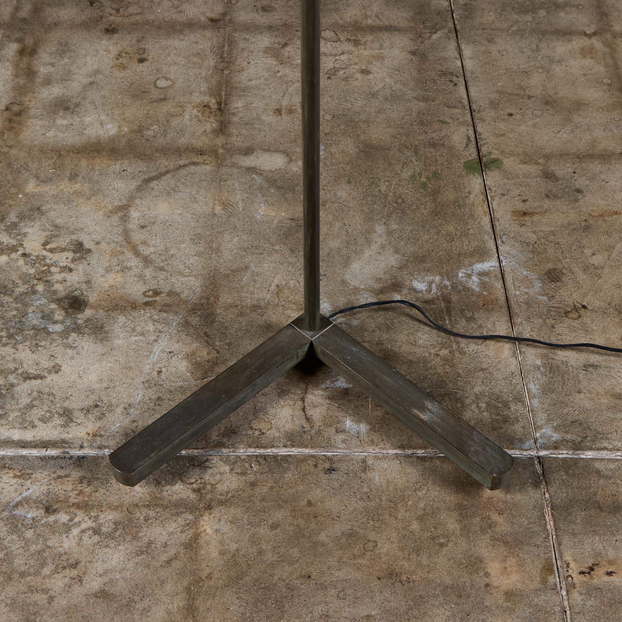 Lampadaire Casella en laiton patiné en vente 10