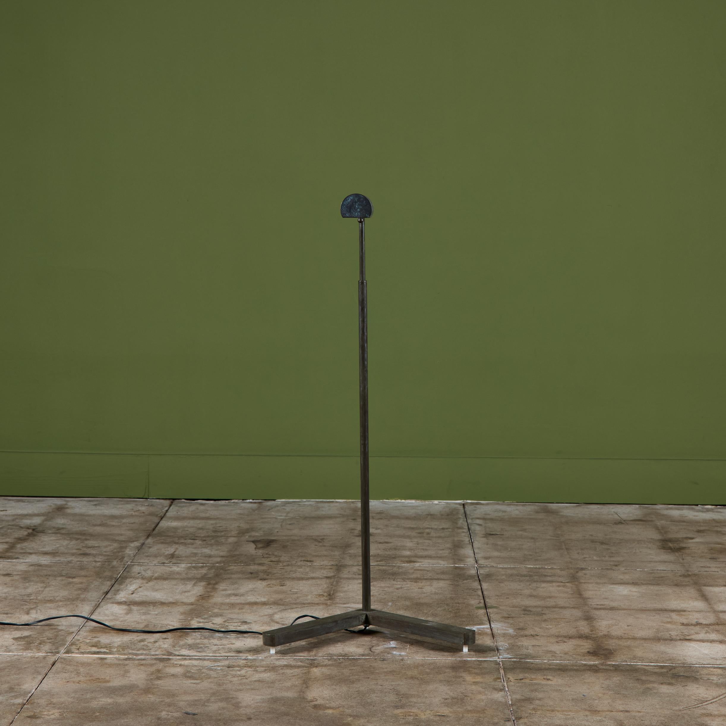 Lampadaire Casella en laiton patiné en vente 1