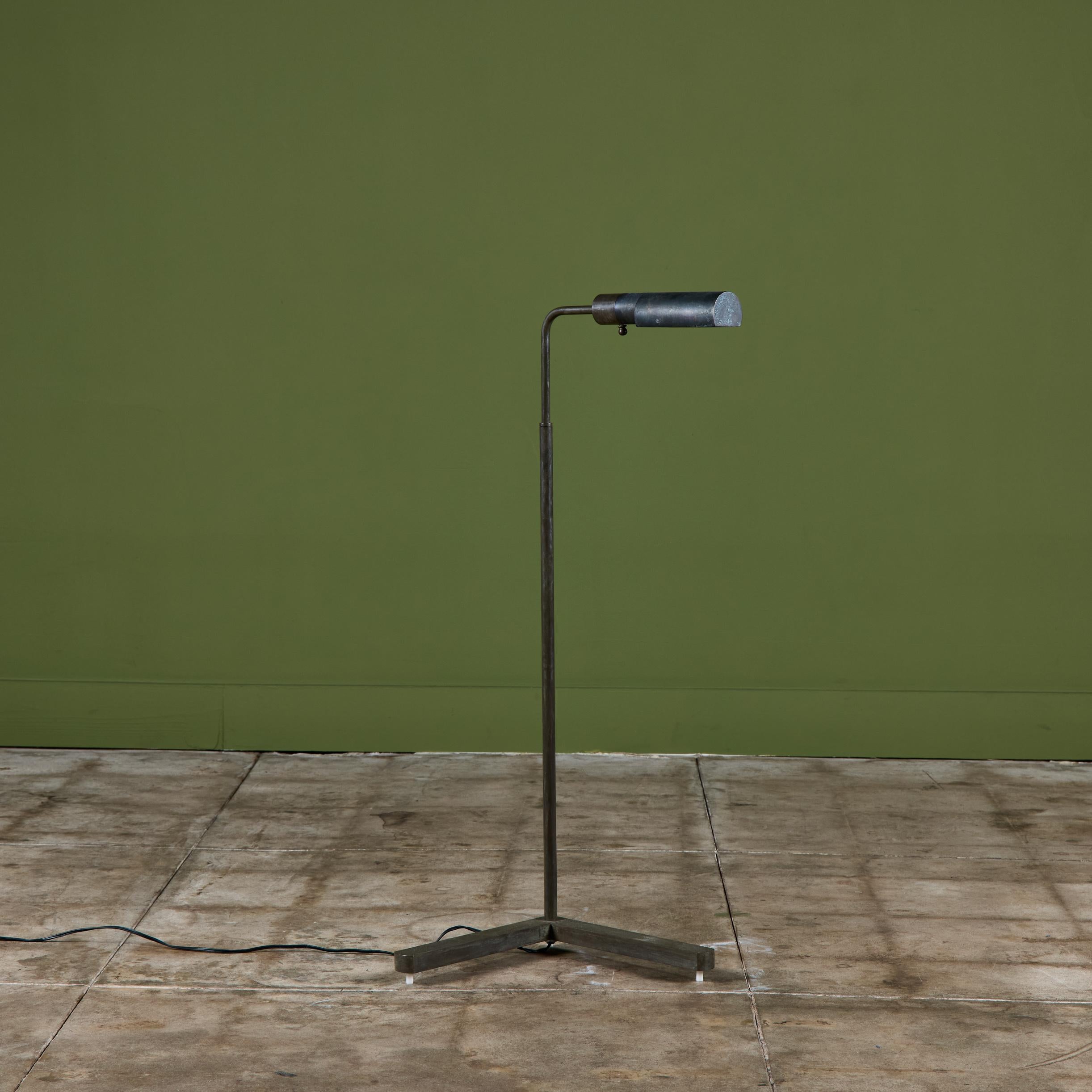 Lampadaire Casella en laiton patiné en vente 2