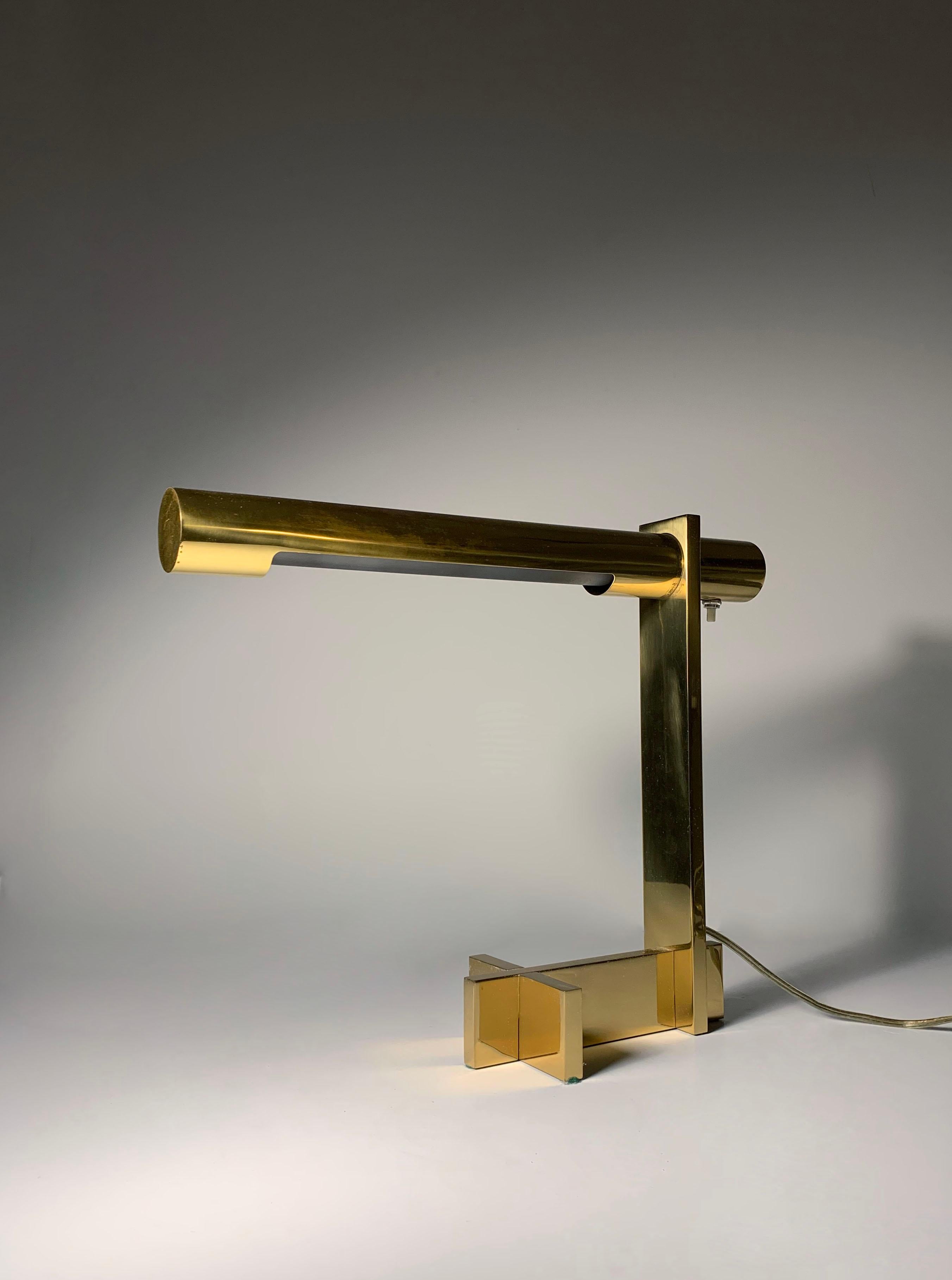 Casella Polished Brass Desk Lamp In Good Condition For Sale In Chicago, IL