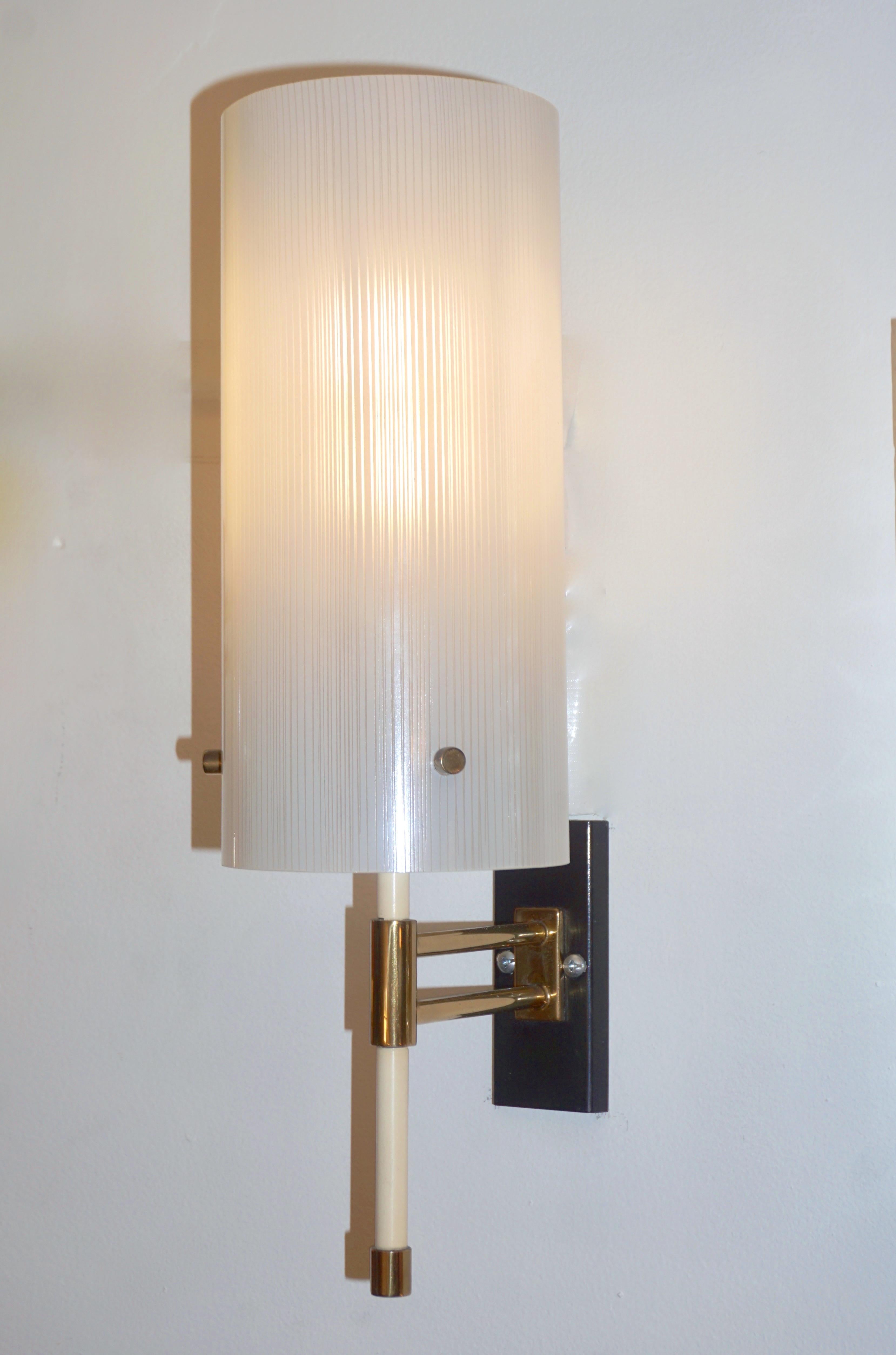 Brass Casey Fantin 1950s Italian Modernist White Striped Frosted Glass Wall Light For Sale