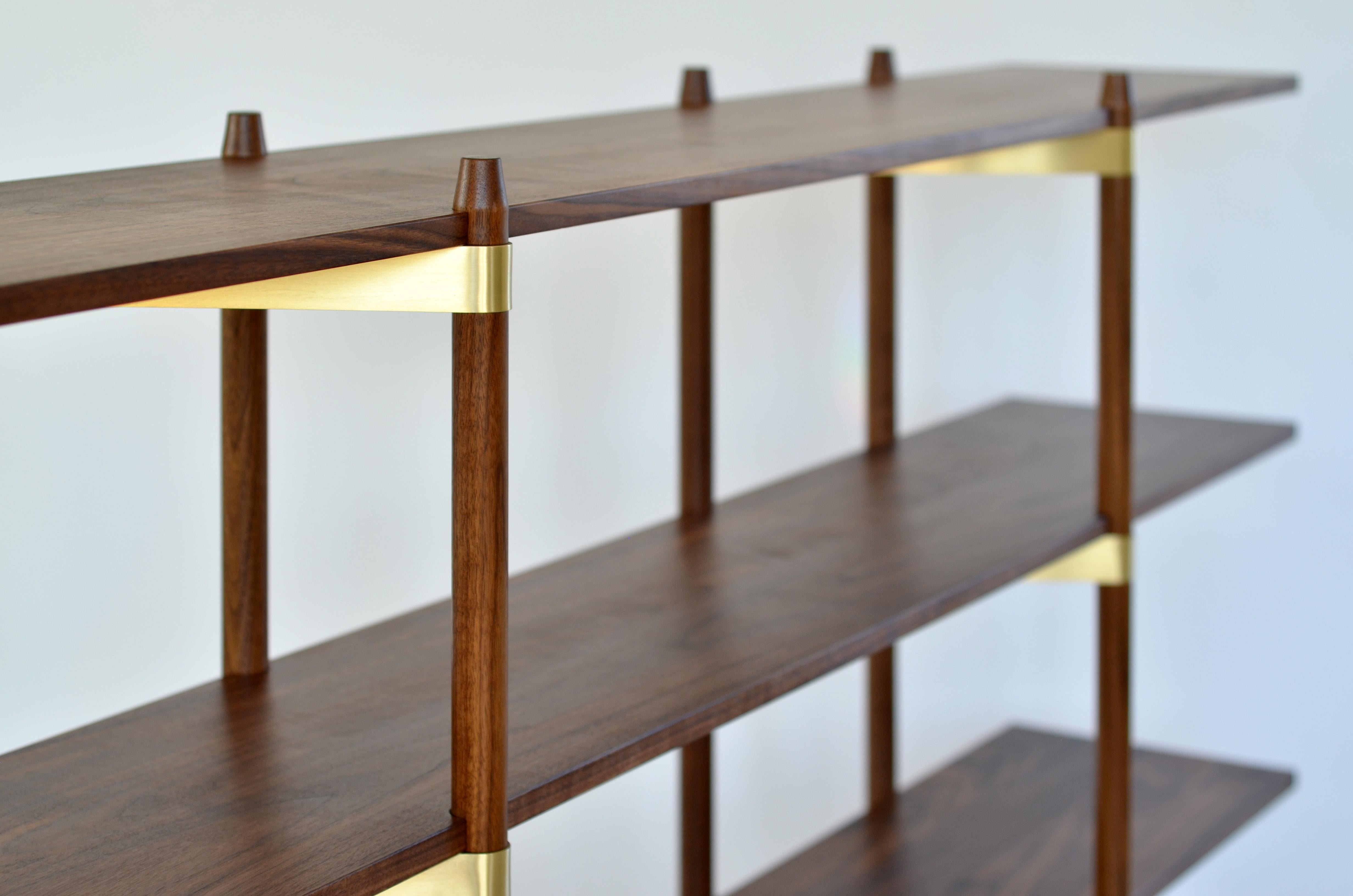 A olio Studio A Casey Lurie Sistema moderno di scaffalature basse 