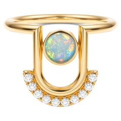 Casey Perez Moderner Arc-Ring aus 18 Karat Gold mit gebändertem Detail und Opal - Größe 7