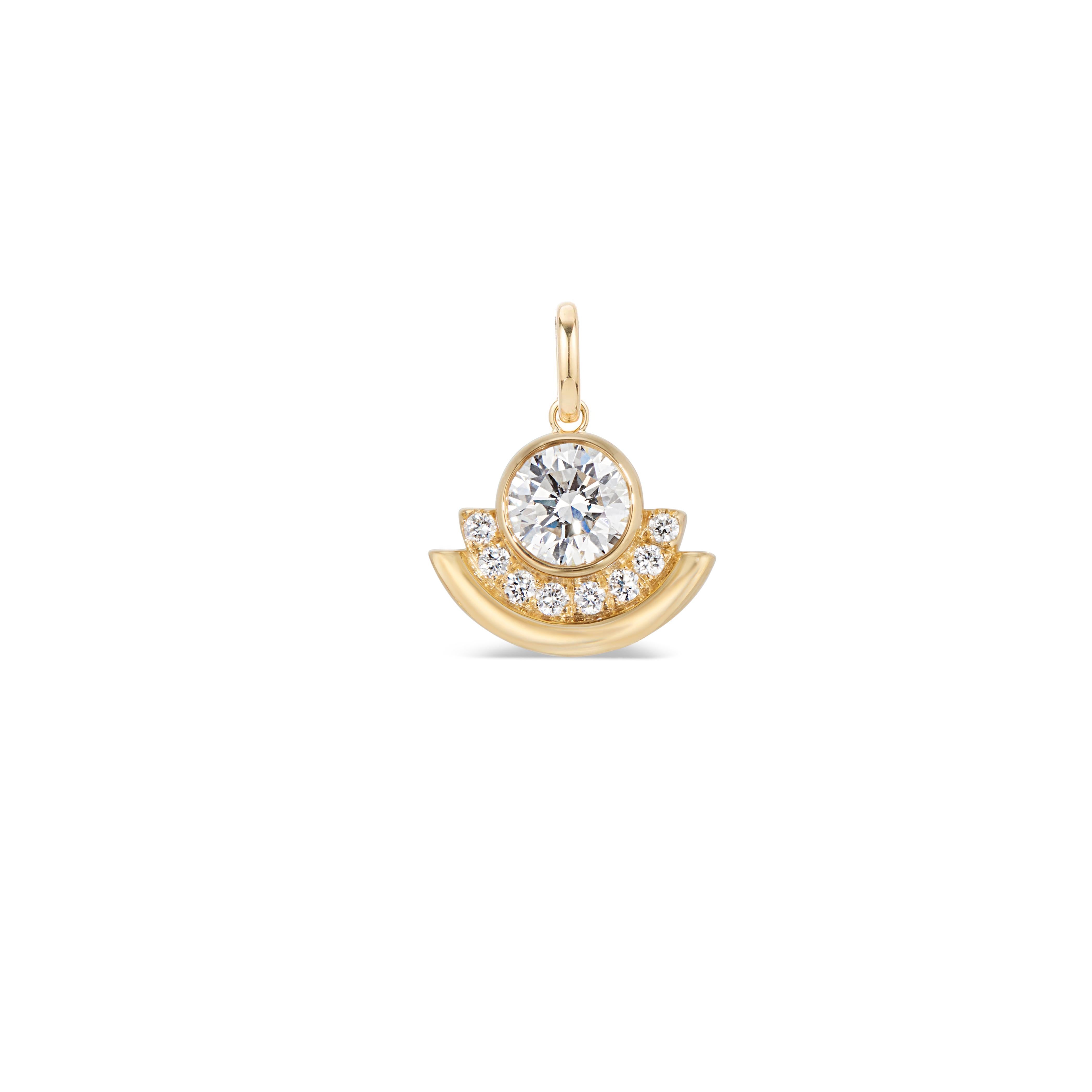Taille brillant Breloque Arc en or Brilliante avec diamants taille brillant de 0,8 carats en vente