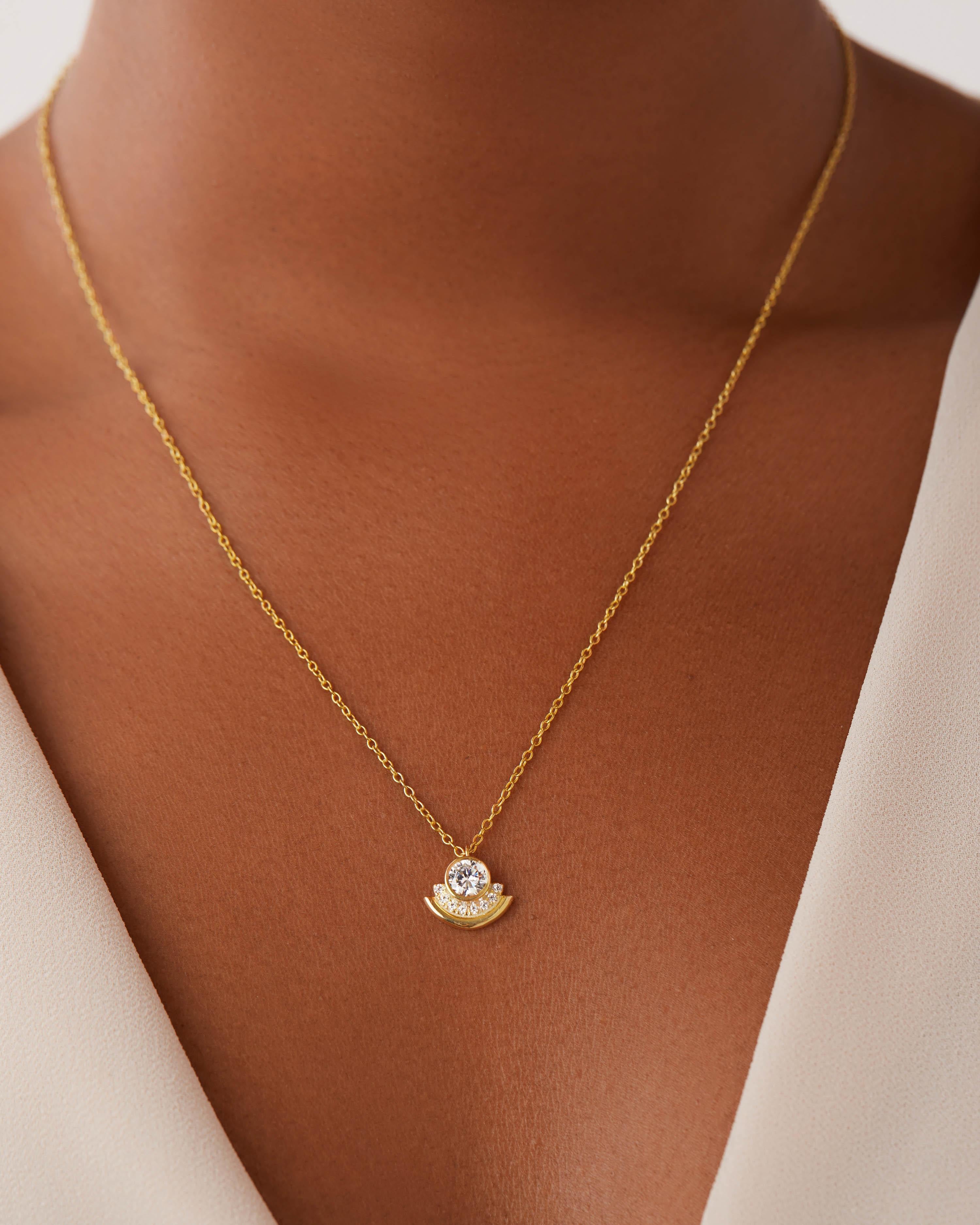 Casey Perez Gold Arc-Halskette mit .8 Karat Diamanten im Brillantschliff (Zeitgenössisch) im Angebot